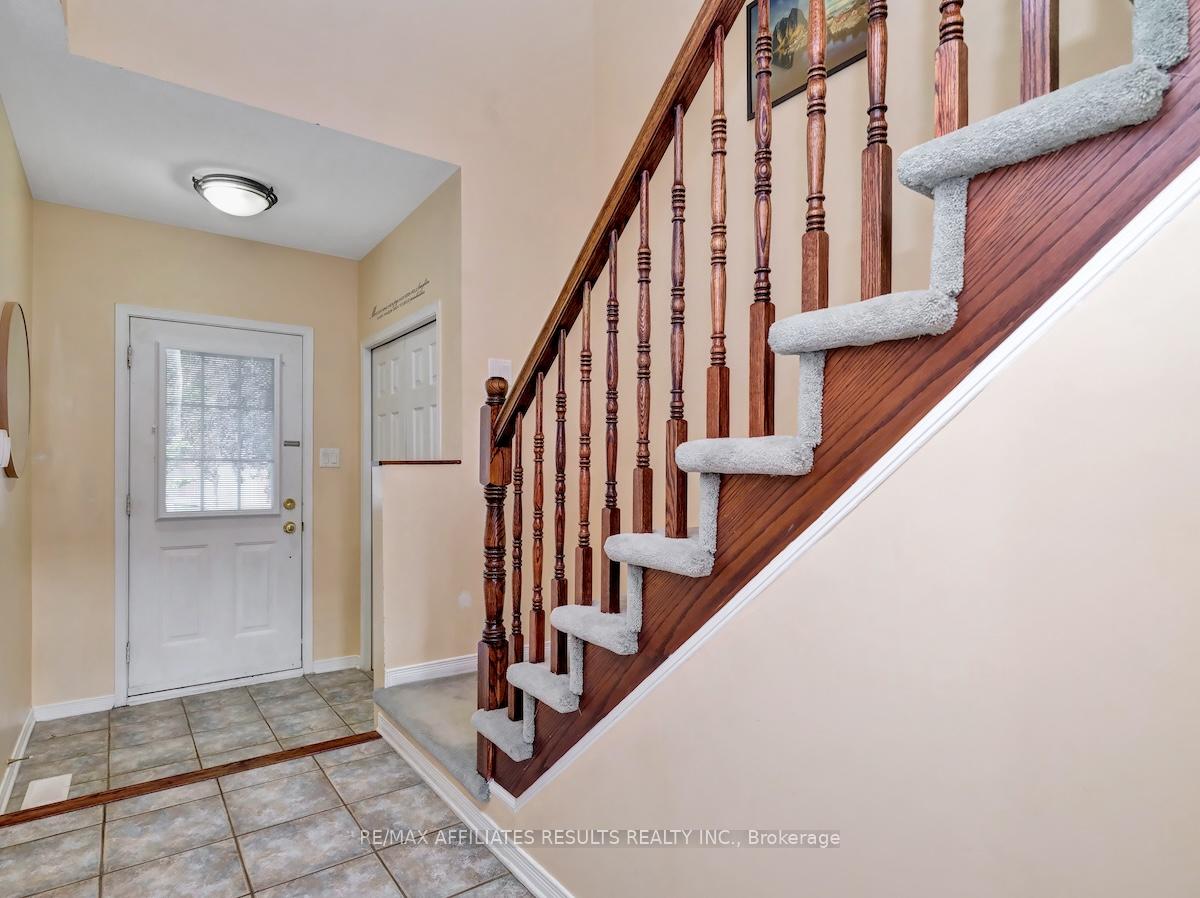 Photo 4 of 22 Kettleby Street, Ottawa, Kanata - Beaverbrook — HOMEH