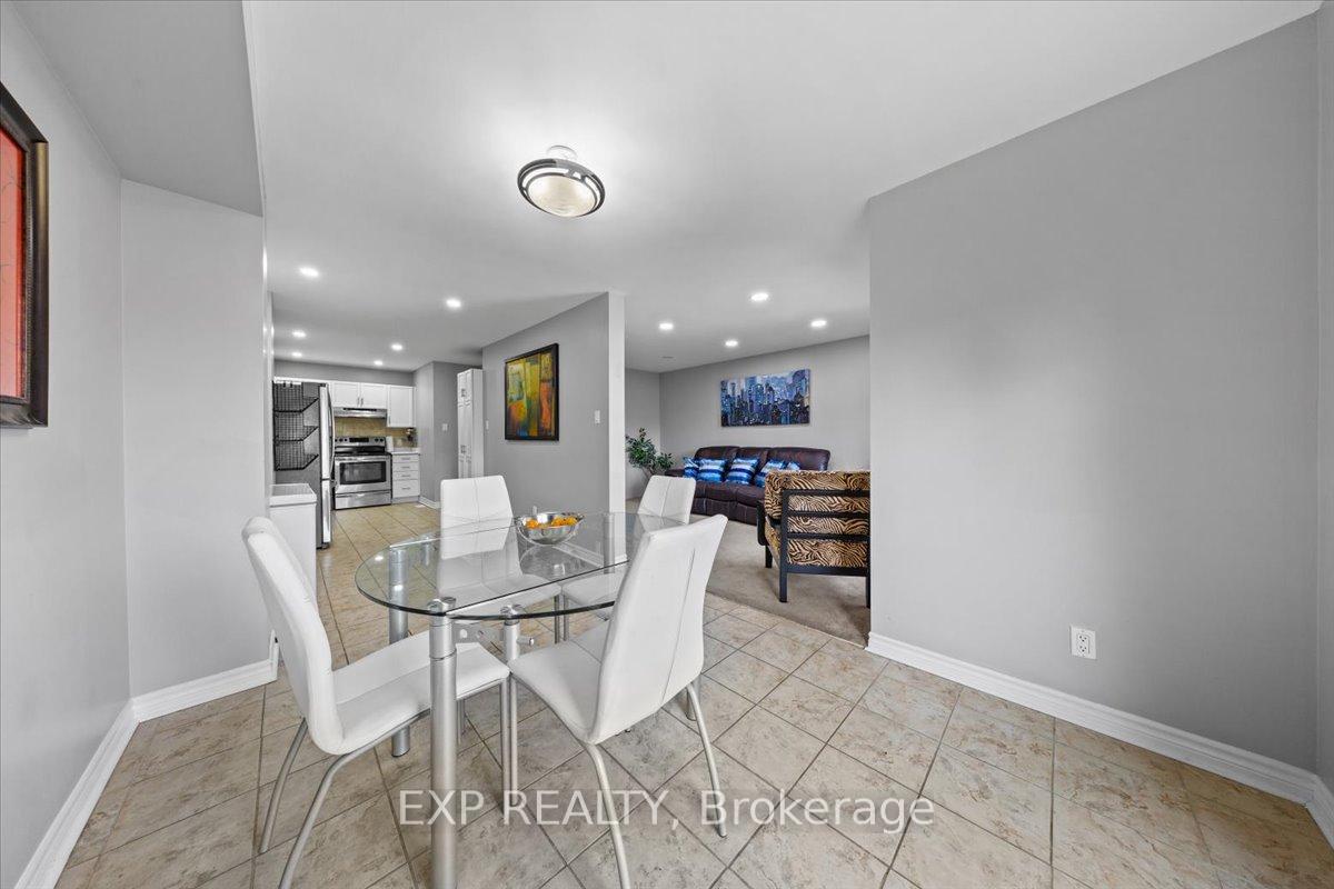 Photo 12 of 93 Cedarock Drive, Ottawa, Kanata - Bridlewood — HOMEH
