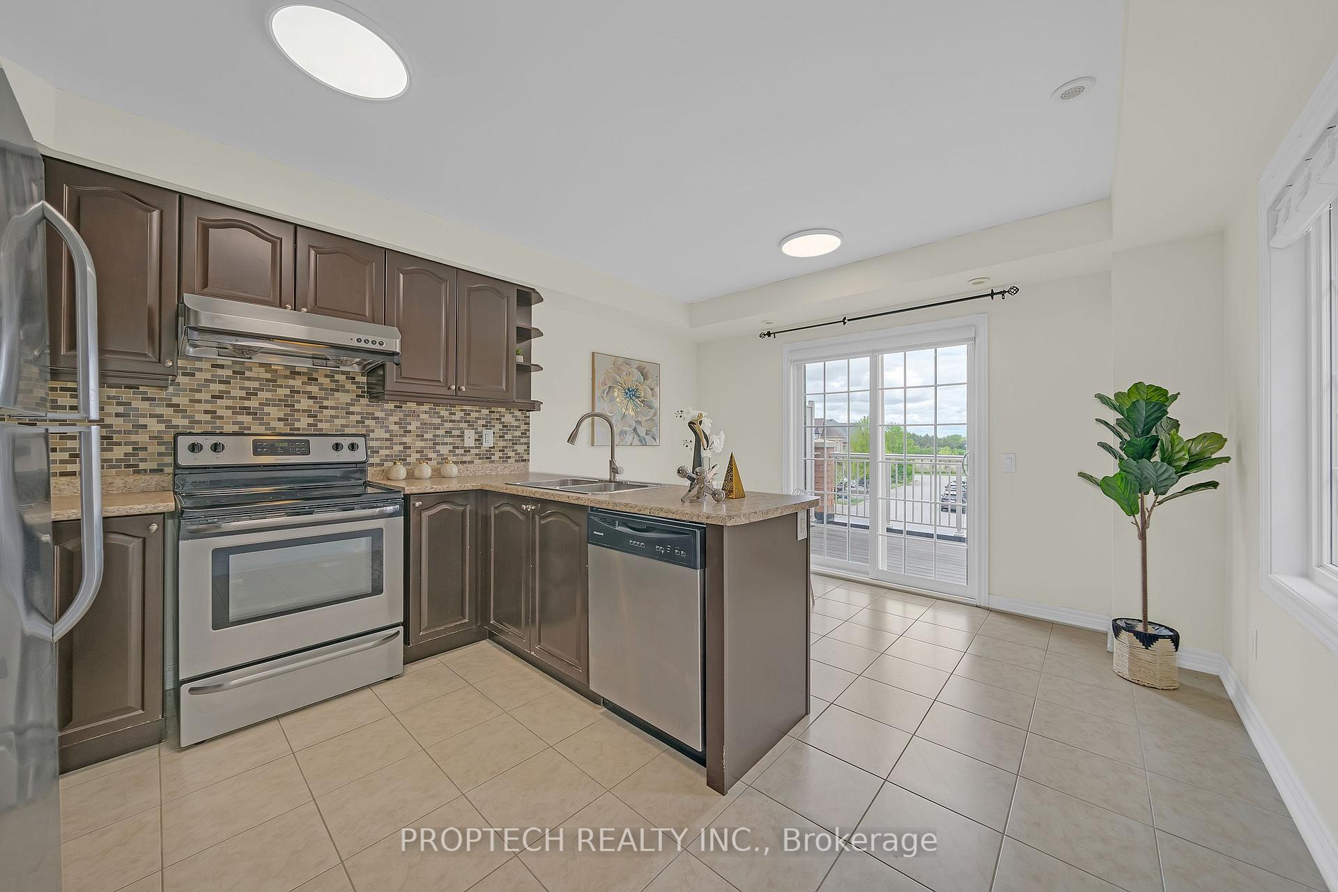 Photo 8 of 9932 Mccowan Road, Markham, Berczy — HOMEH