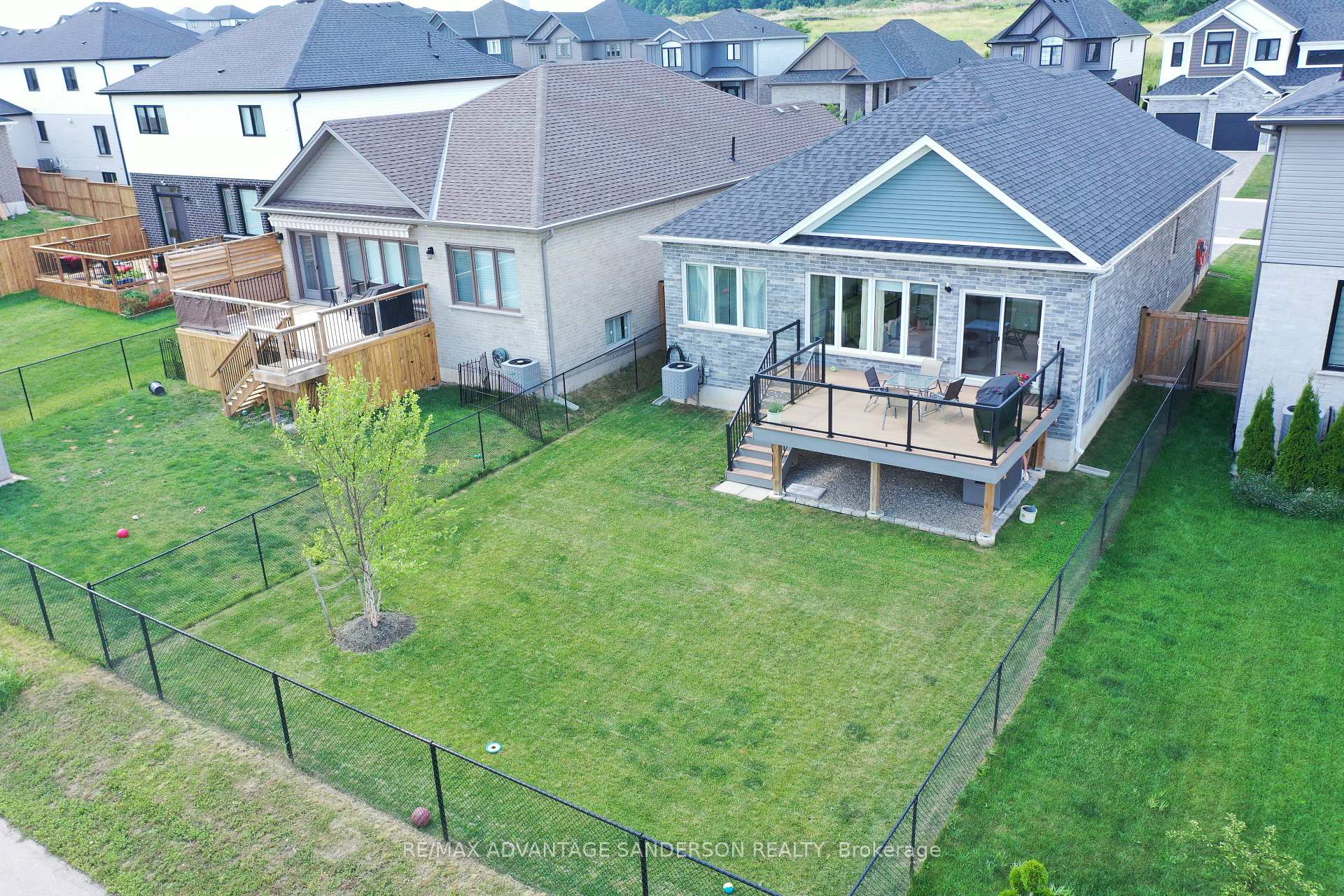Photo 9 of 47 Bowman Drive, Middlesex Centre, Ilderton — HOMEH
