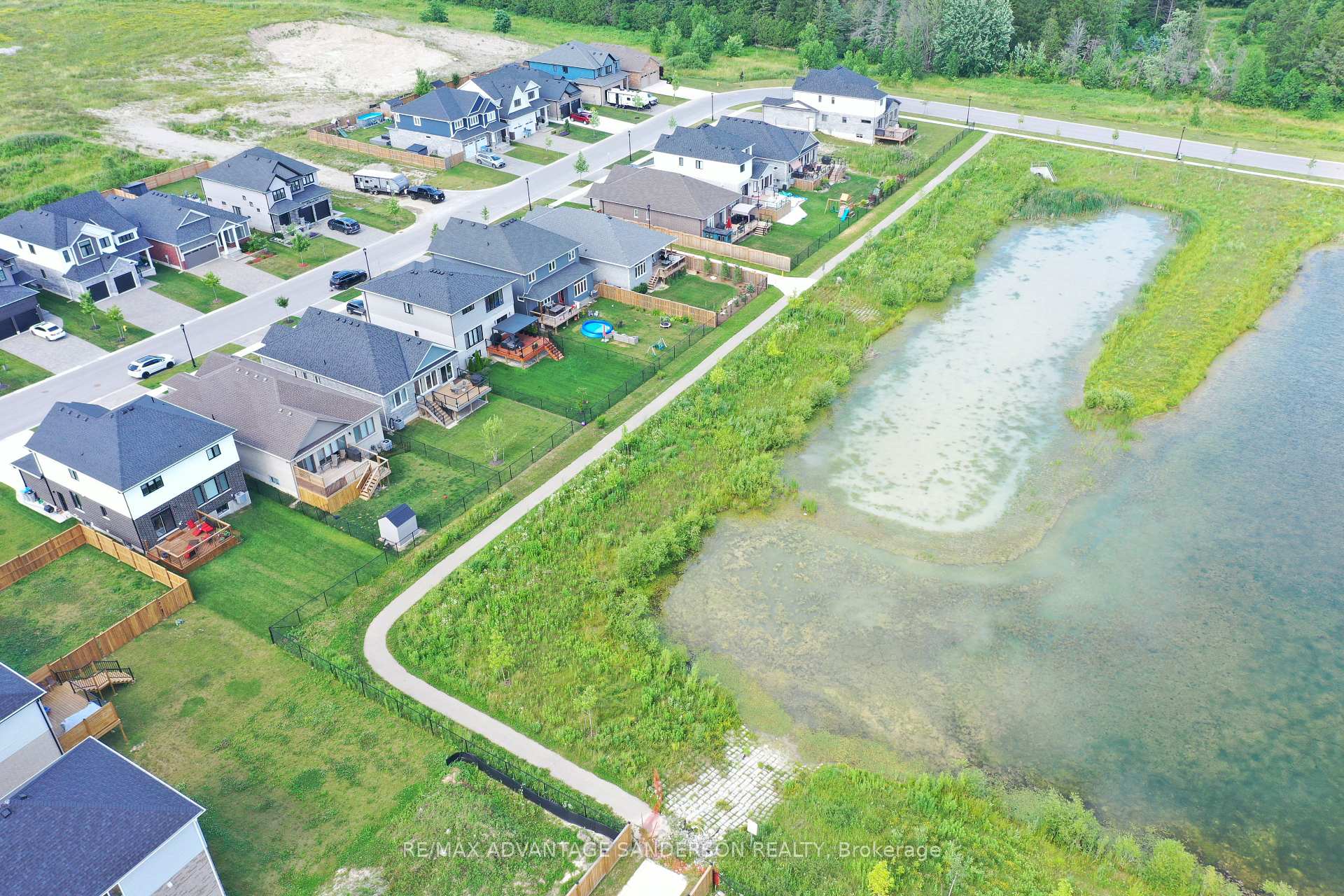 Photo 10 of 47 Bowman Drive, Middlesex Centre, Ilderton — HOMEH
