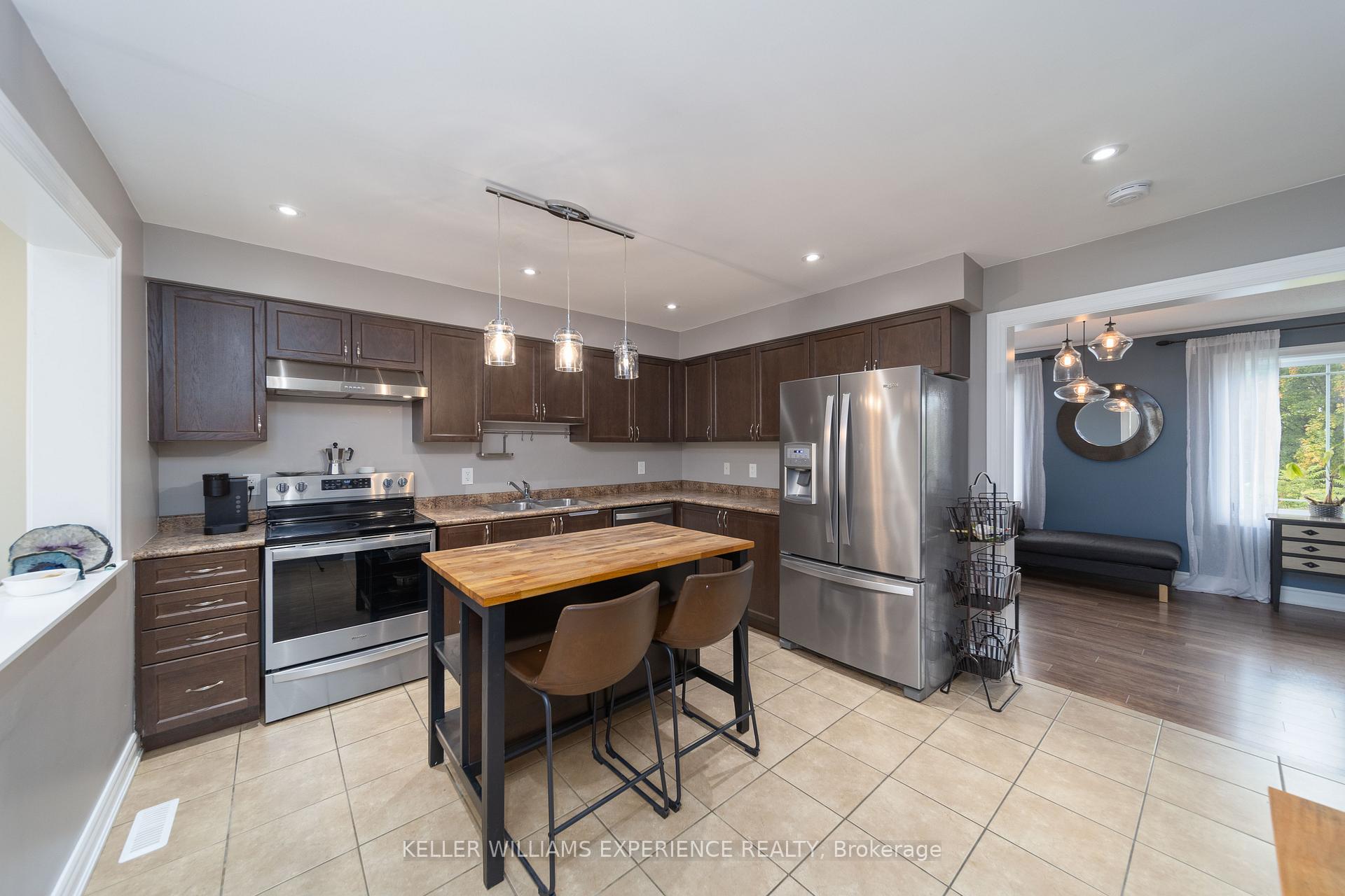 Photo 3 of 1299 Coleman Crescent, Innisfil, Alcona — HOMEH