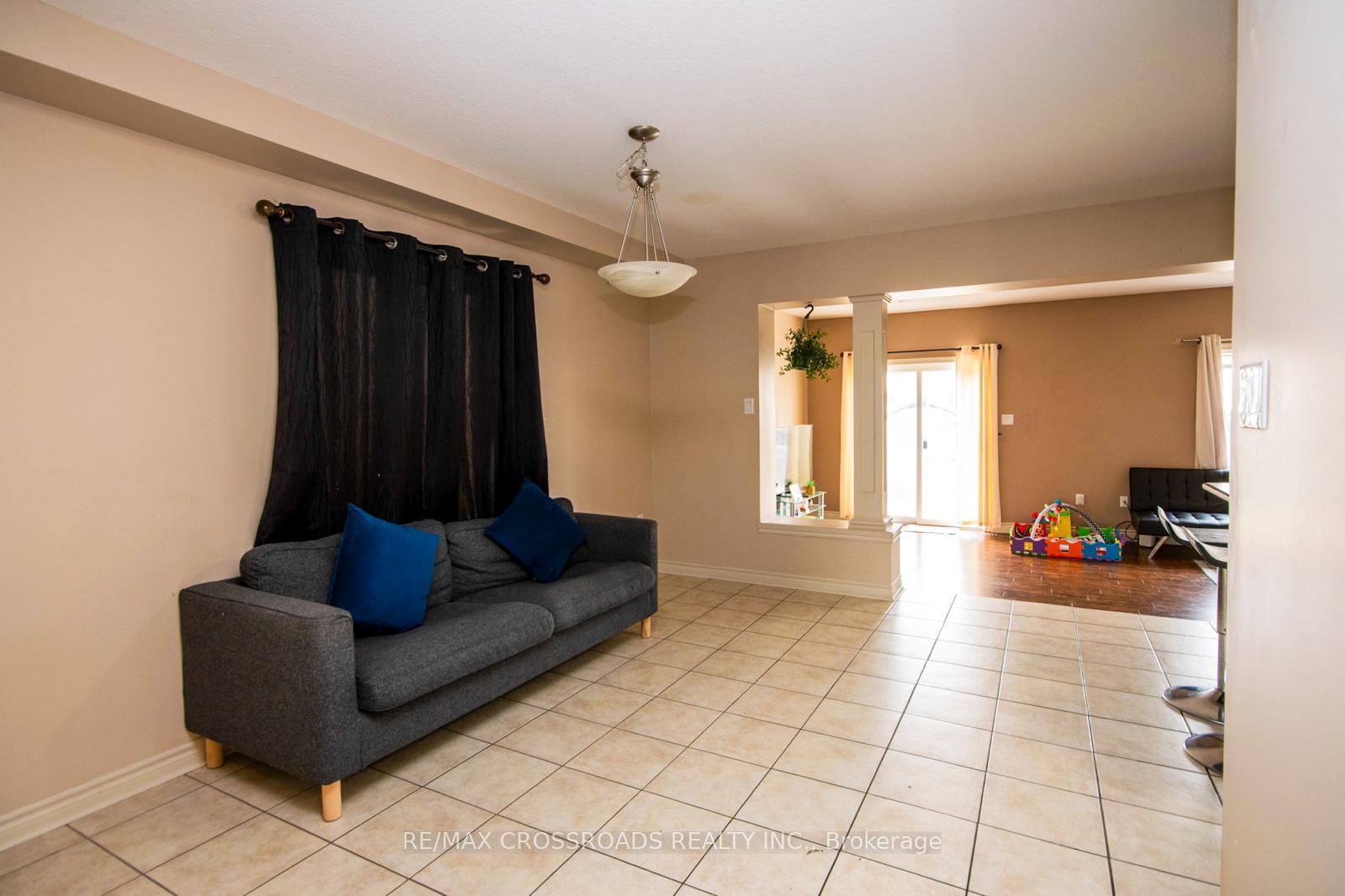 Photo 4 of 518 Isaiah Crescent, Kitchener, Larentian West — HOMEH