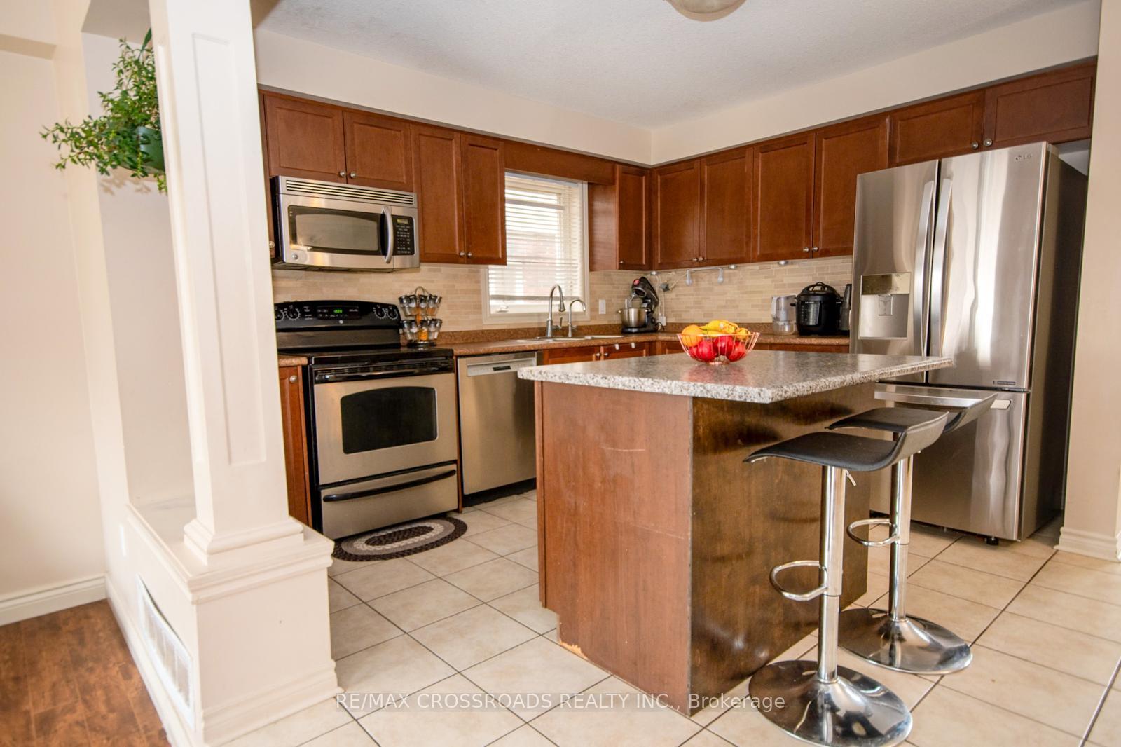 Photo 5 of 518 Isaiah Crescent, Kitchener, Larentian West — HOMEH