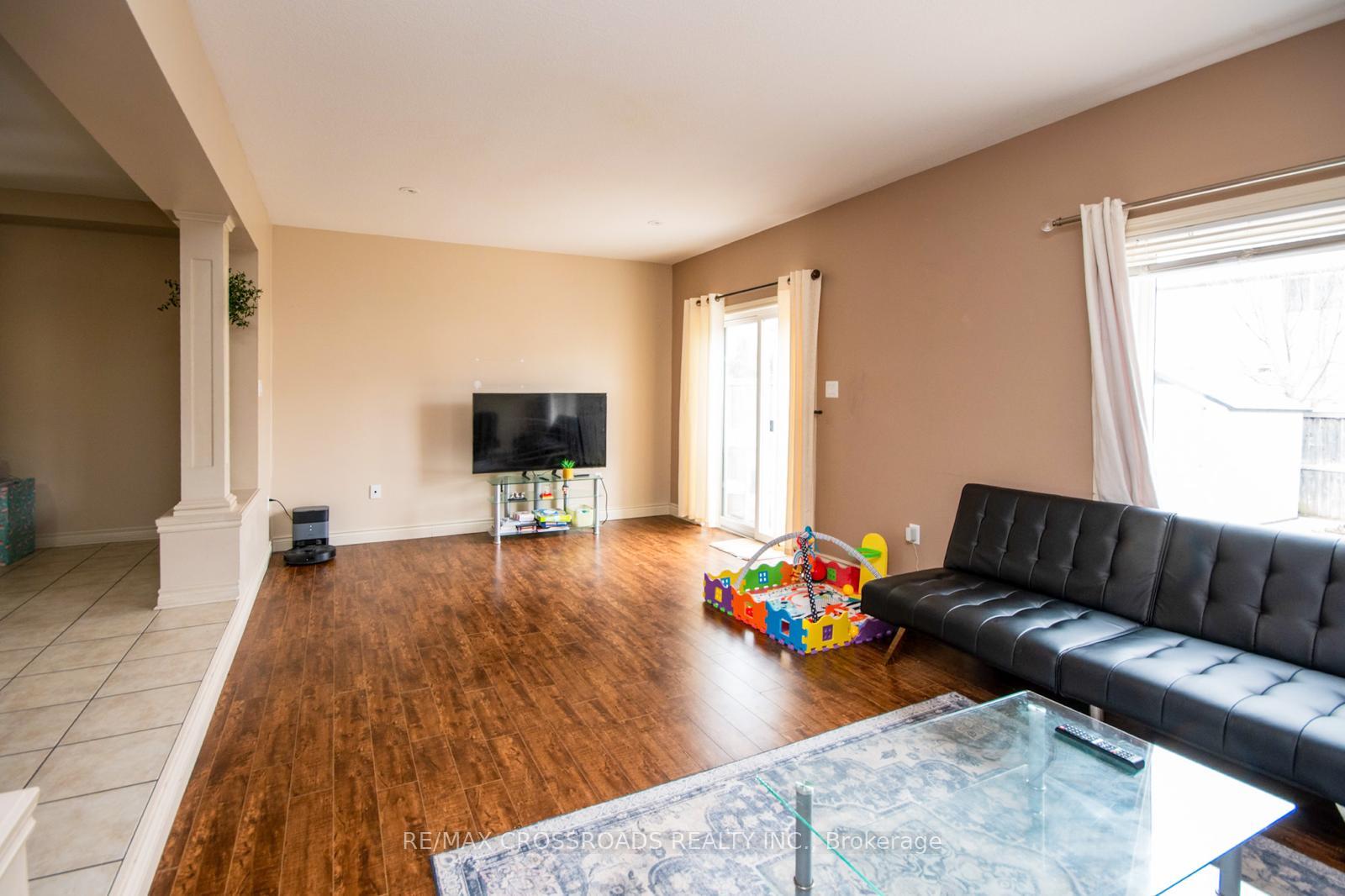 Photo 7 of 518 Isaiah Crescent, Kitchener, Larentian West — HOMEH