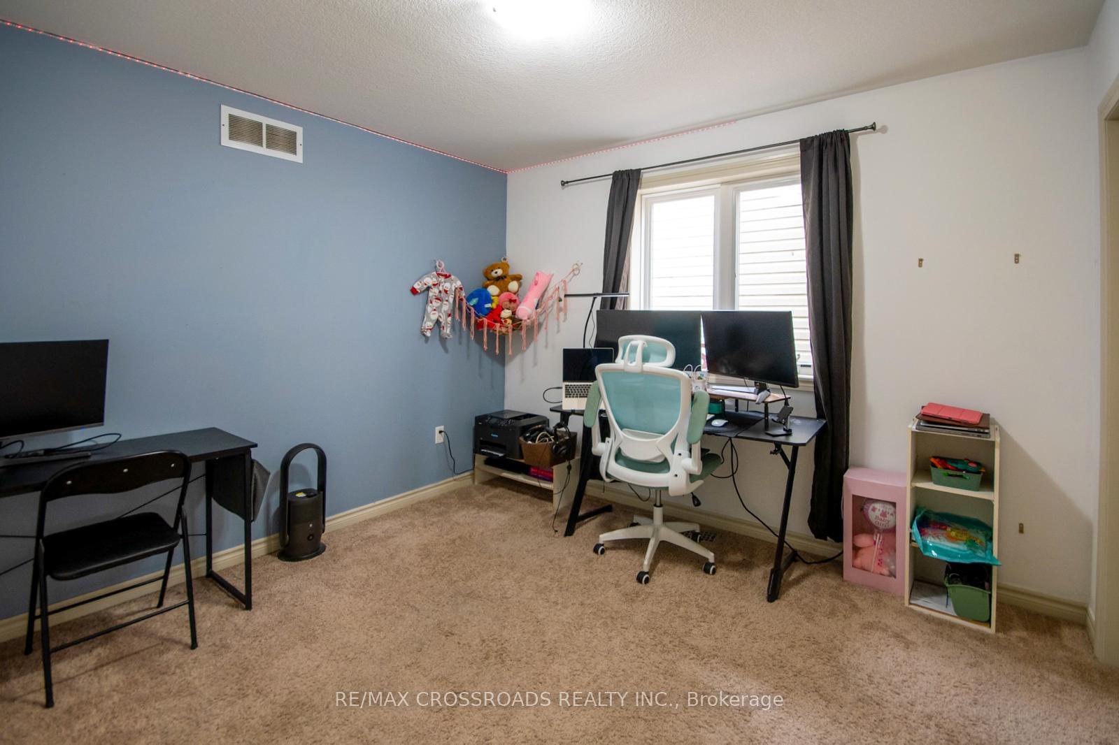 Photo 16 of 518 Isaiah Crescent, Kitchener, Larentian West — HOMEH