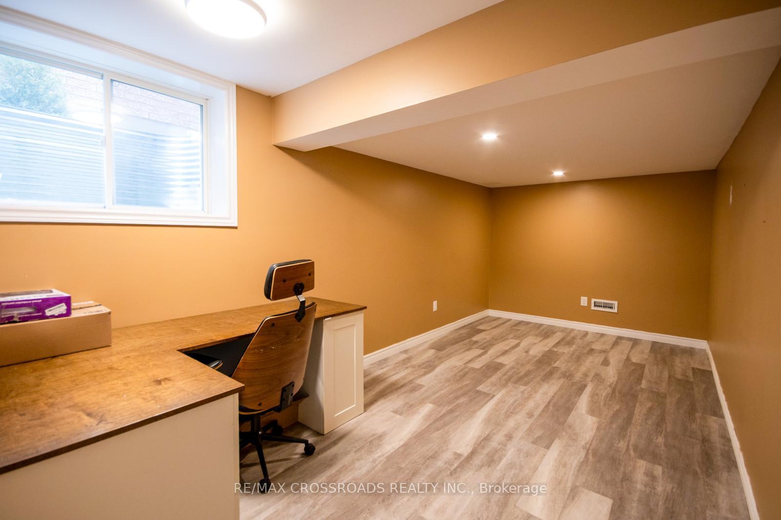 Photo 19 of 518 Isaiah Crescent, Kitchener, Larentian West — HOMEH