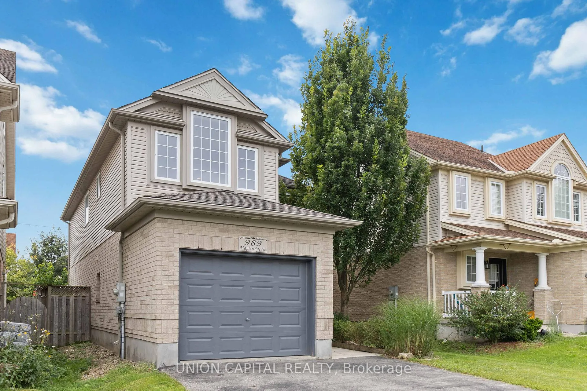 Front of 989 Mapleridge Street