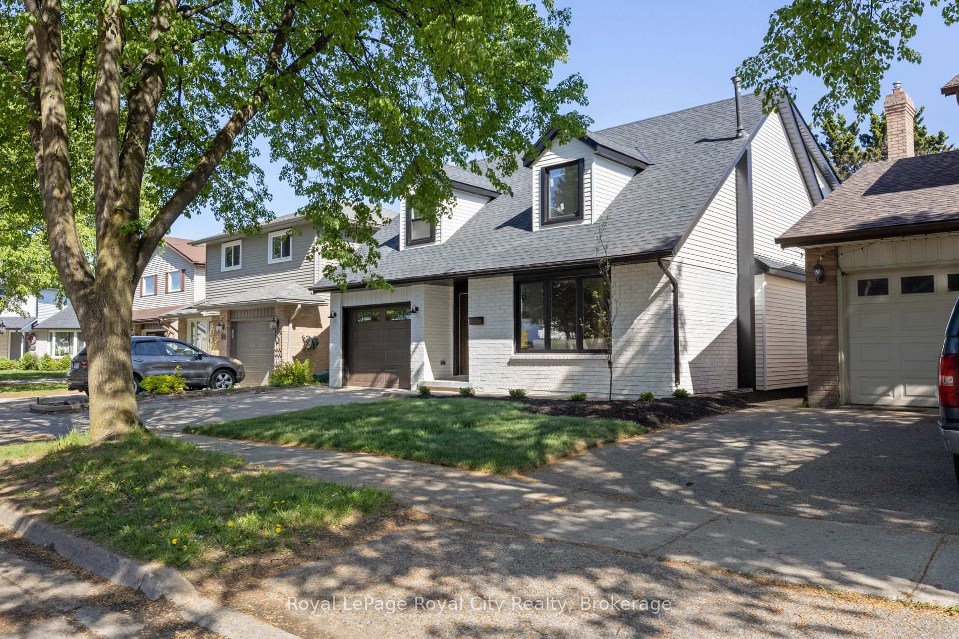 Front of 92 Scenic Wood Crescent