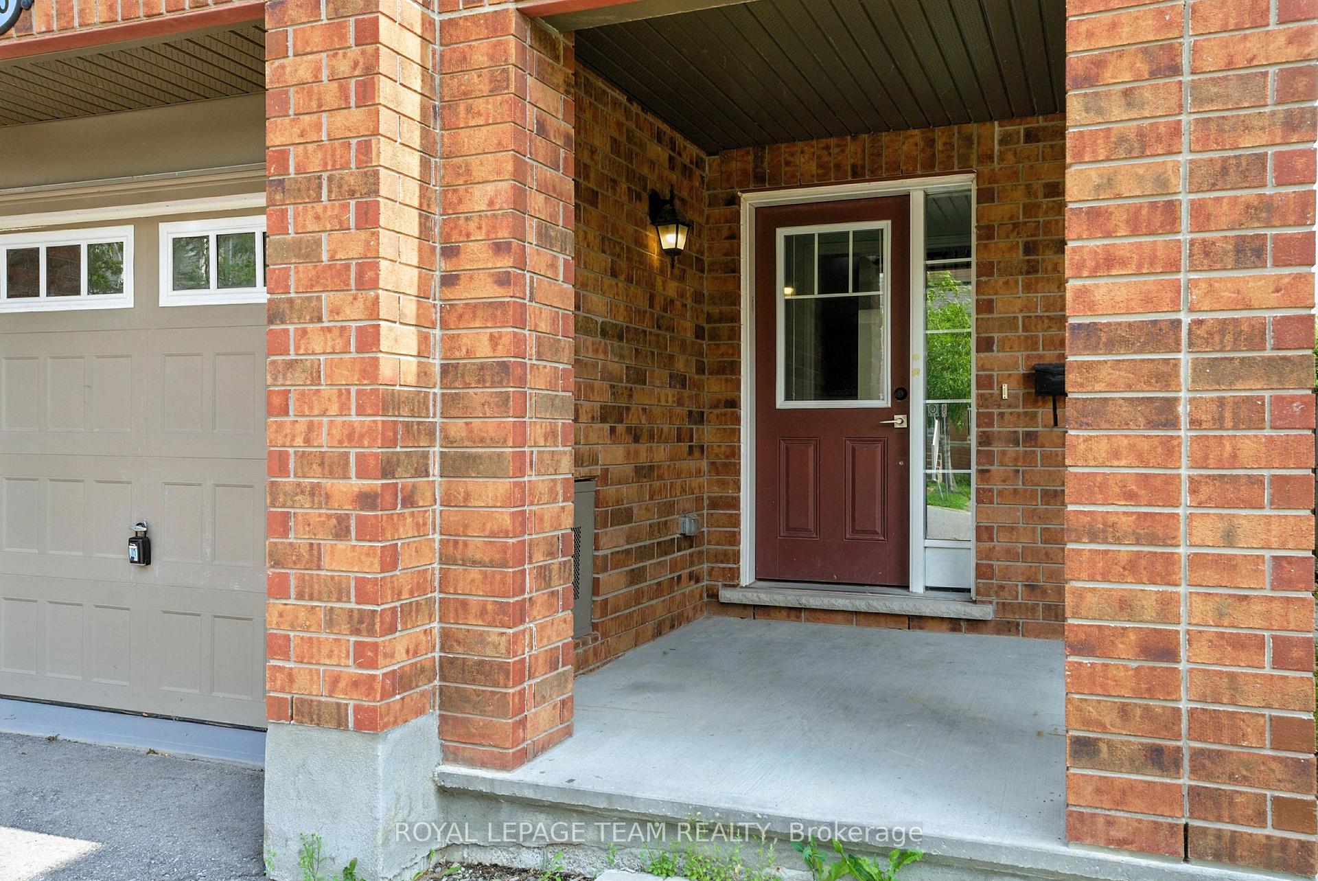 Front of 495 Coldwater Crescent