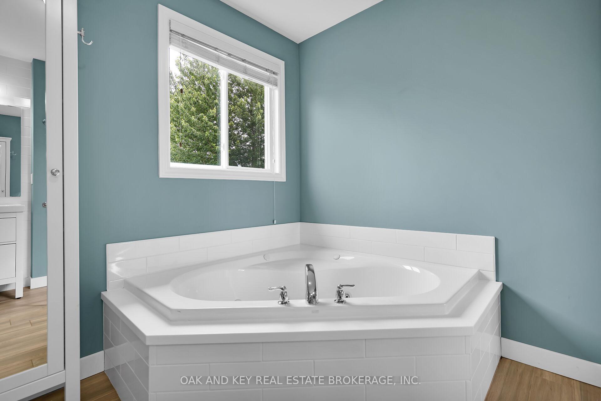 Photo 28 of 90 Woodlily Lane, Middlesex Centre, Ilderton — HOMEH