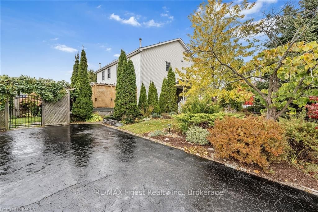 Photo 2 of 60 Mckeown Crescent, Loyalist, Amherstview — HOMEH