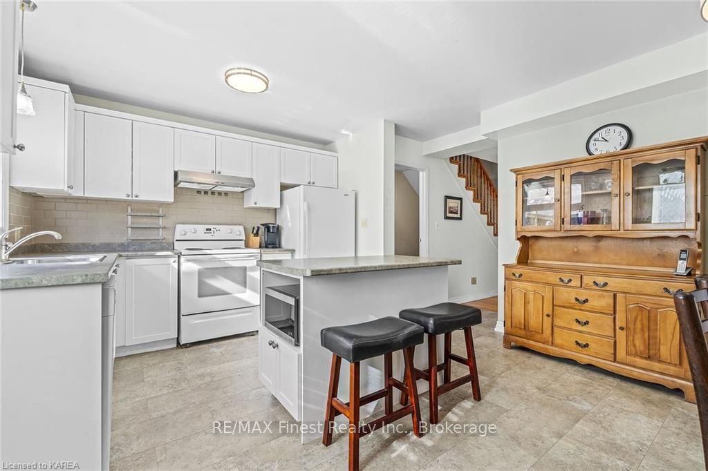 Photo 8 of 60 Mckeown Crescent, Loyalist, Amherstview — HOMEH