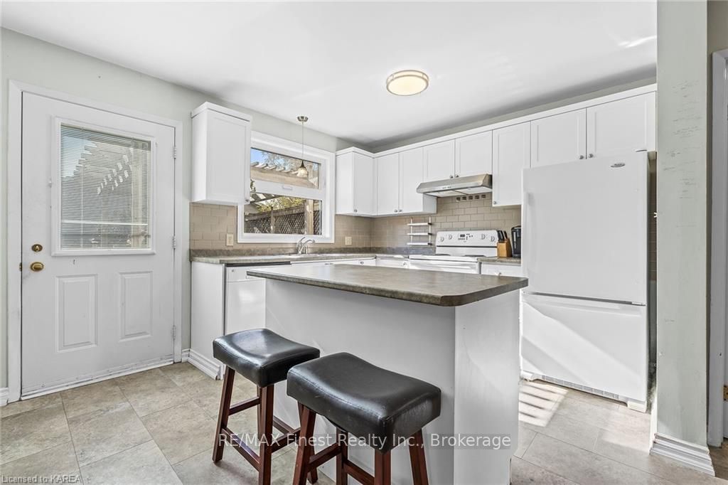 Photo 9 of 60 Mckeown Crescent, Loyalist, Amherstview — HOMEH