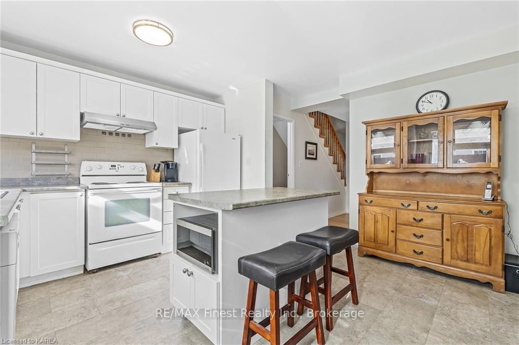 Photo 10 of 60 Mckeown Crescent, Loyalist, Amherstview — HOMEH