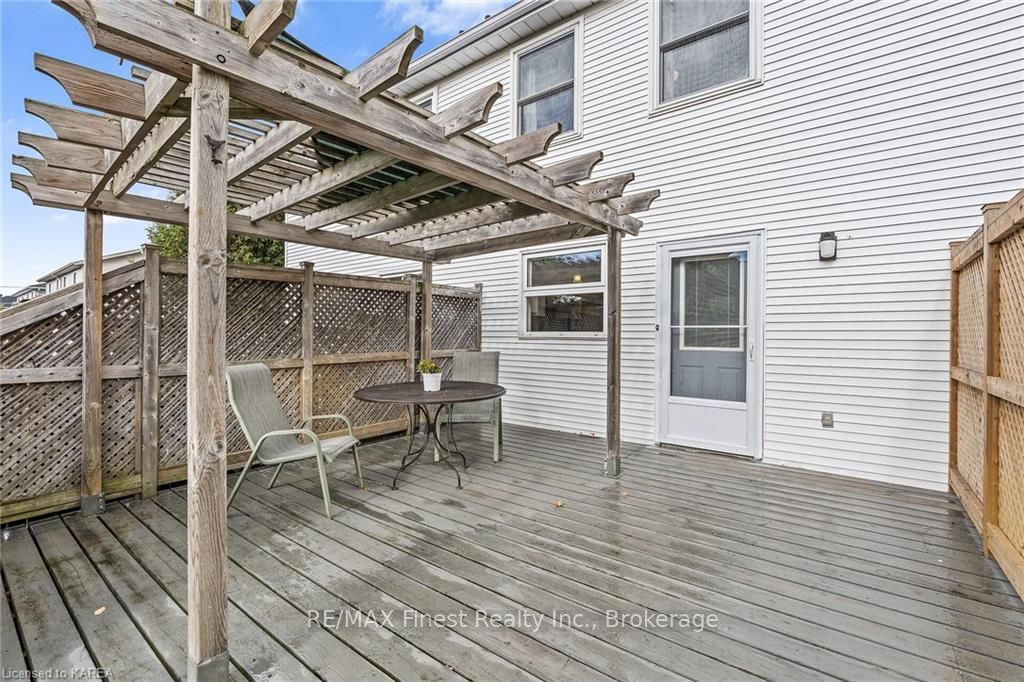 Photo 17 of 60 Mckeown Crescent, Loyalist, Amherstview — HOMEH