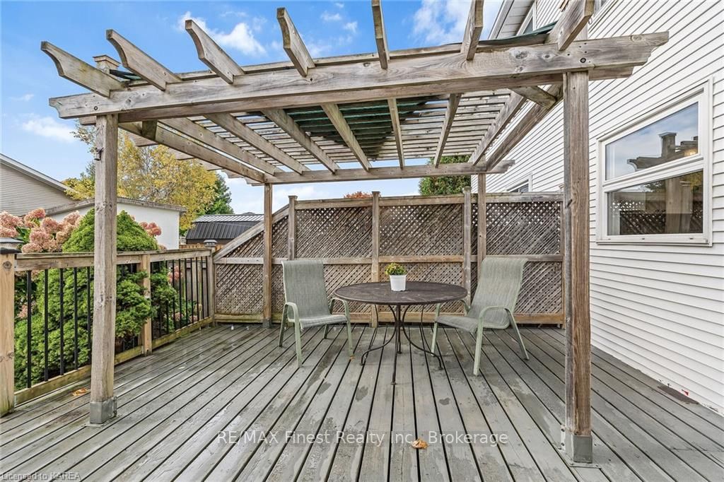 Photo 18 of 60 Mckeown Crescent, Loyalist, Amherstview — HOMEH