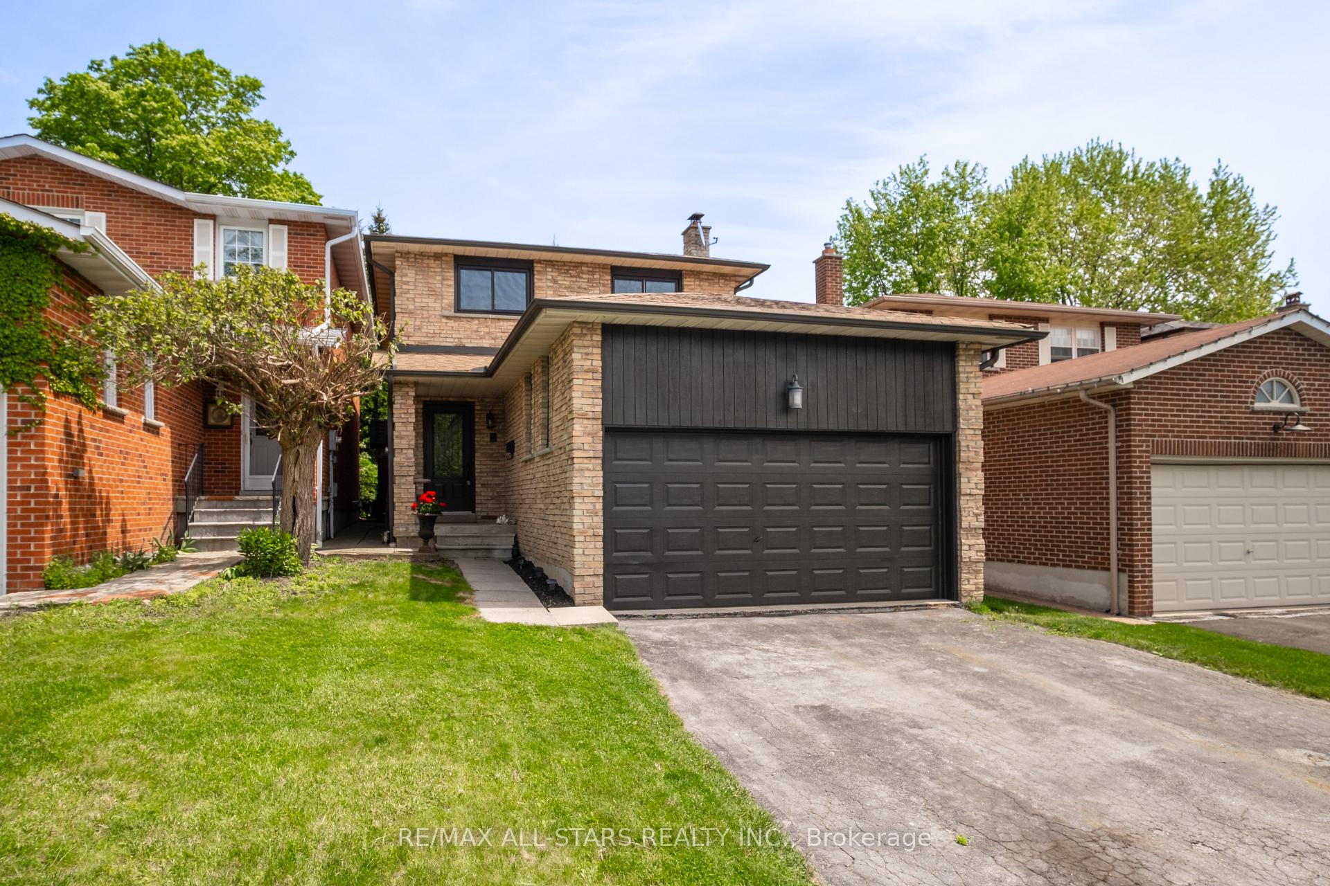 Photo 1 of 164 Major Buttons Drive, Markham, Sherwood-Amberglen — HOMEH