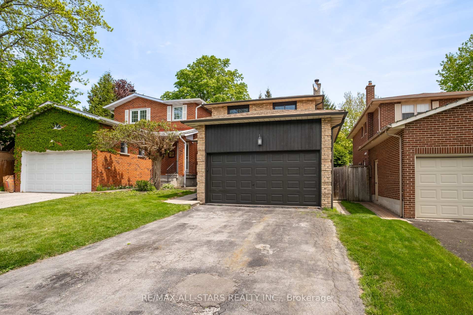 Photo 2 of 164 Major Buttons Drive, Markham, Sherwood-Amberglen — HOMEH