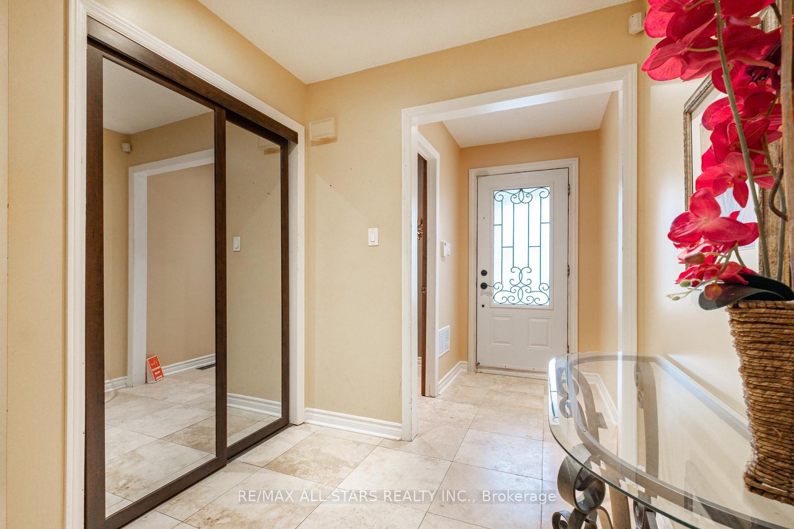 Photo 4 of 164 Major Buttons Drive, Markham, Sherwood-Amberglen — HOMEH