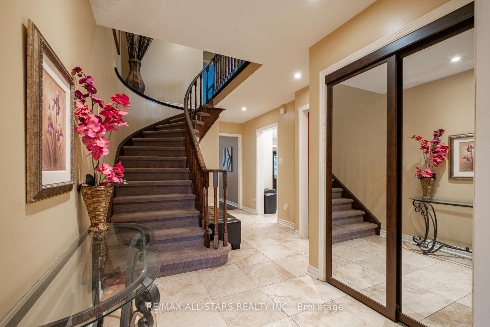 Photo 5 of 164 Major Buttons Drive, Markham, Sherwood-Amberglen — HOMEH