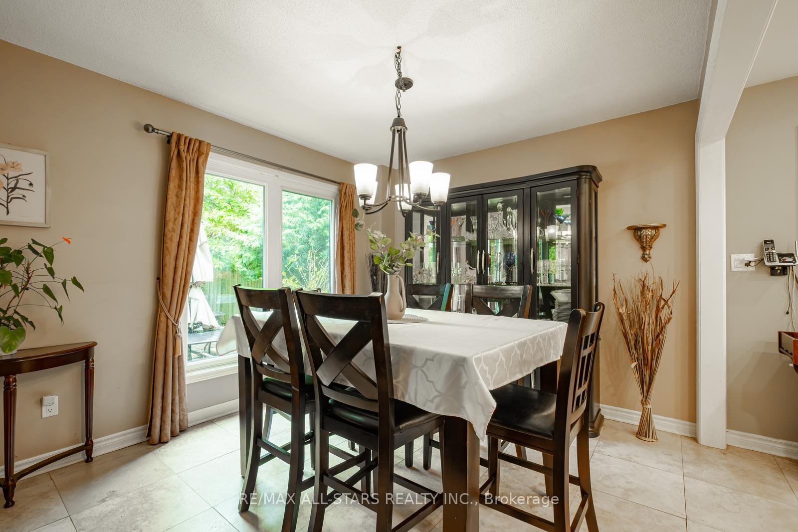 Photo 9 of 164 Major Buttons Drive, Markham, Sherwood-Amberglen — HOMEH