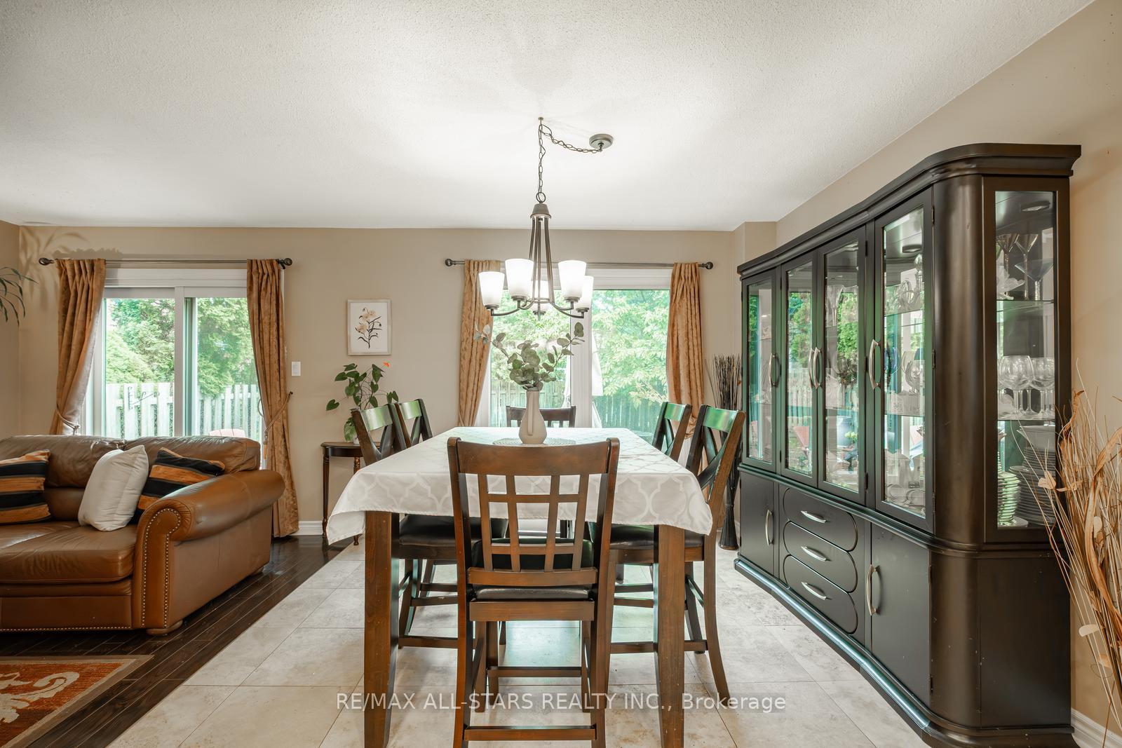 Photo 10 of 164 Major Buttons Drive, Markham, Sherwood-Amberglen — HOMEH