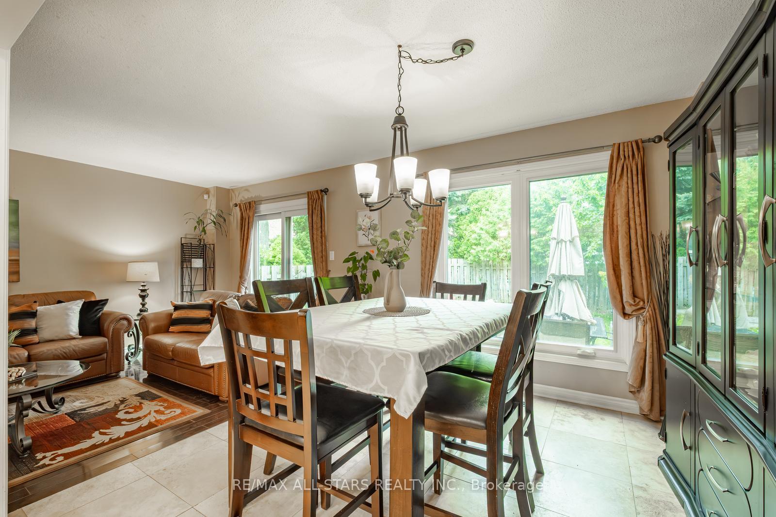 Photo 11 of 164 Major Buttons Drive, Markham, Sherwood-Amberglen — HOMEH