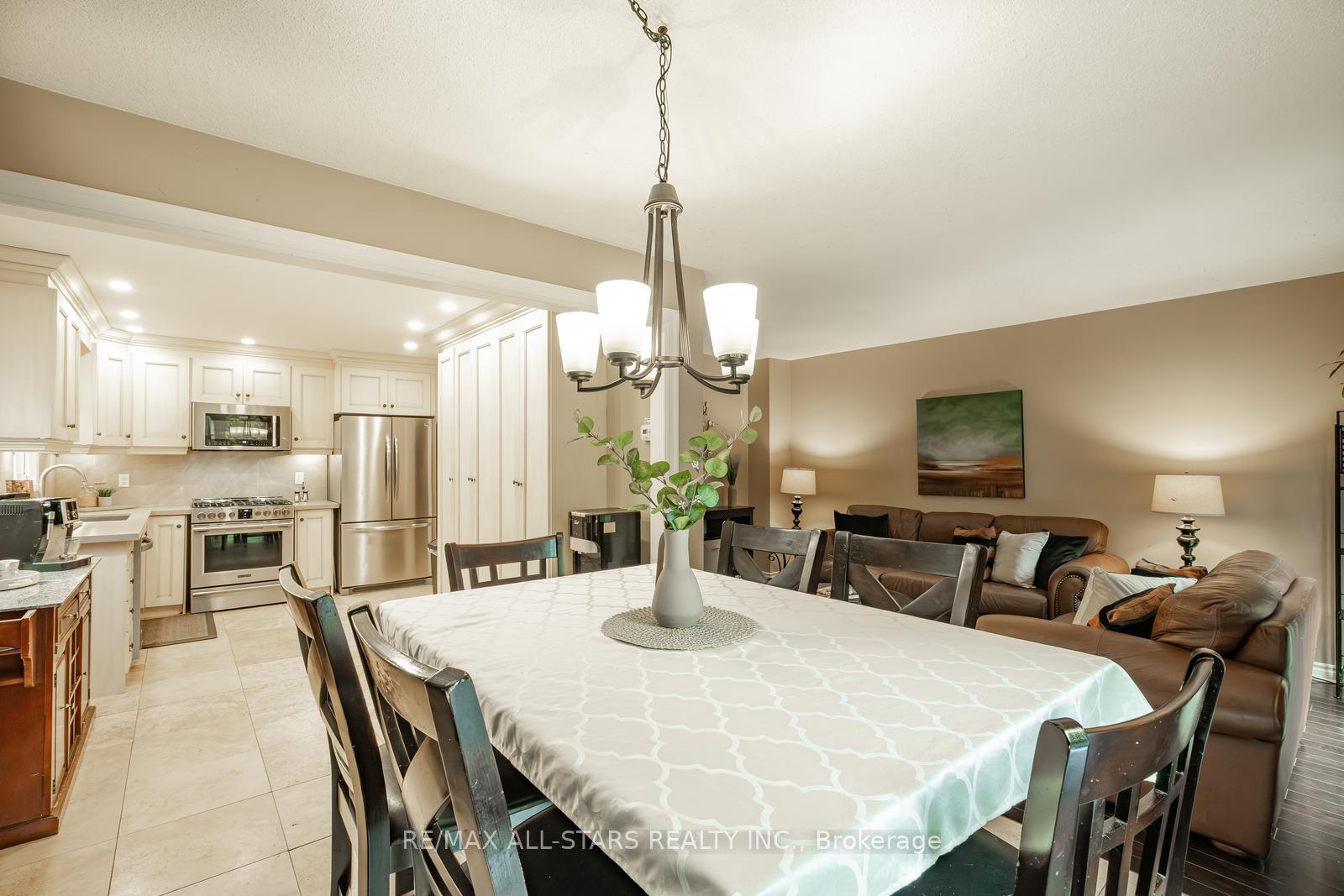 Photo 12 of 164 Major Buttons Drive, Markham, Sherwood-Amberglen — HOMEH