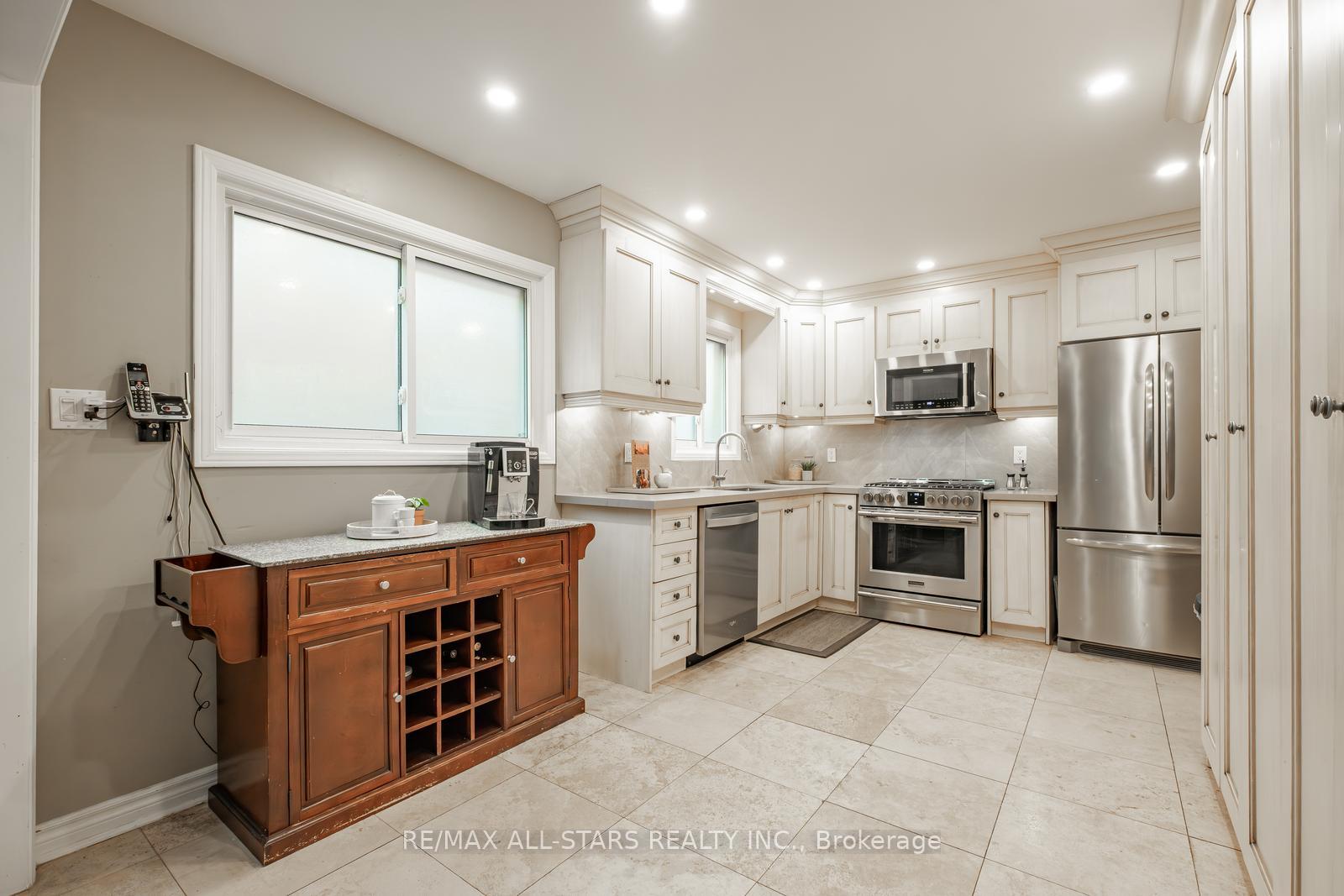 Photo 14 of 164 Major Buttons Drive, Markham, Sherwood-Amberglen — HOMEH