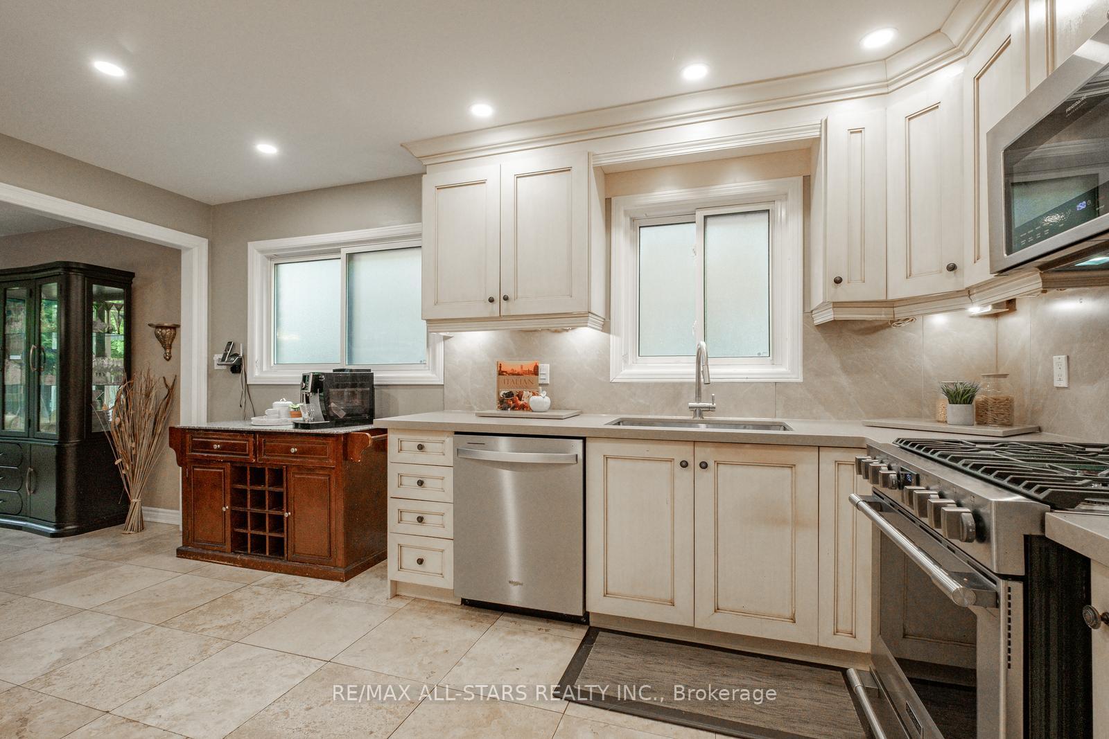 Photo 15 of 164 Major Buttons Drive, Markham, Sherwood-Amberglen — HOMEH