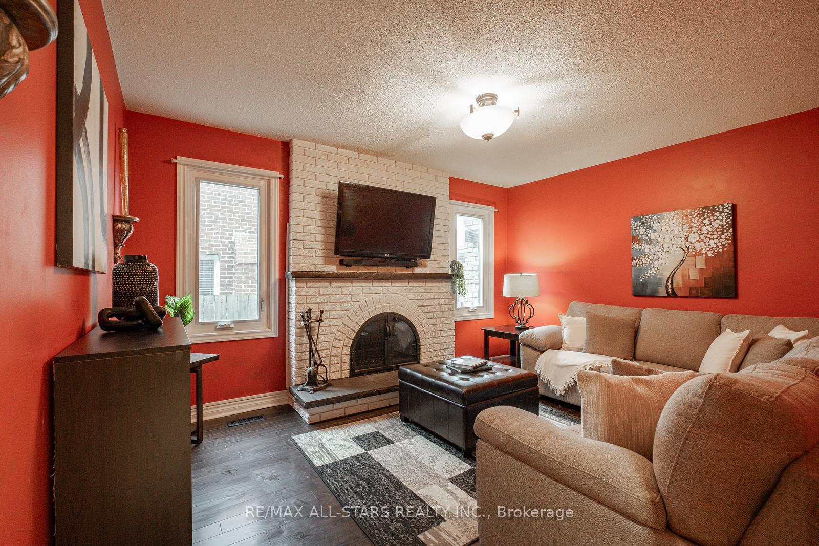 Photo 17 of 164 Major Buttons Drive, Markham, Sherwood-Amberglen — HOMEH