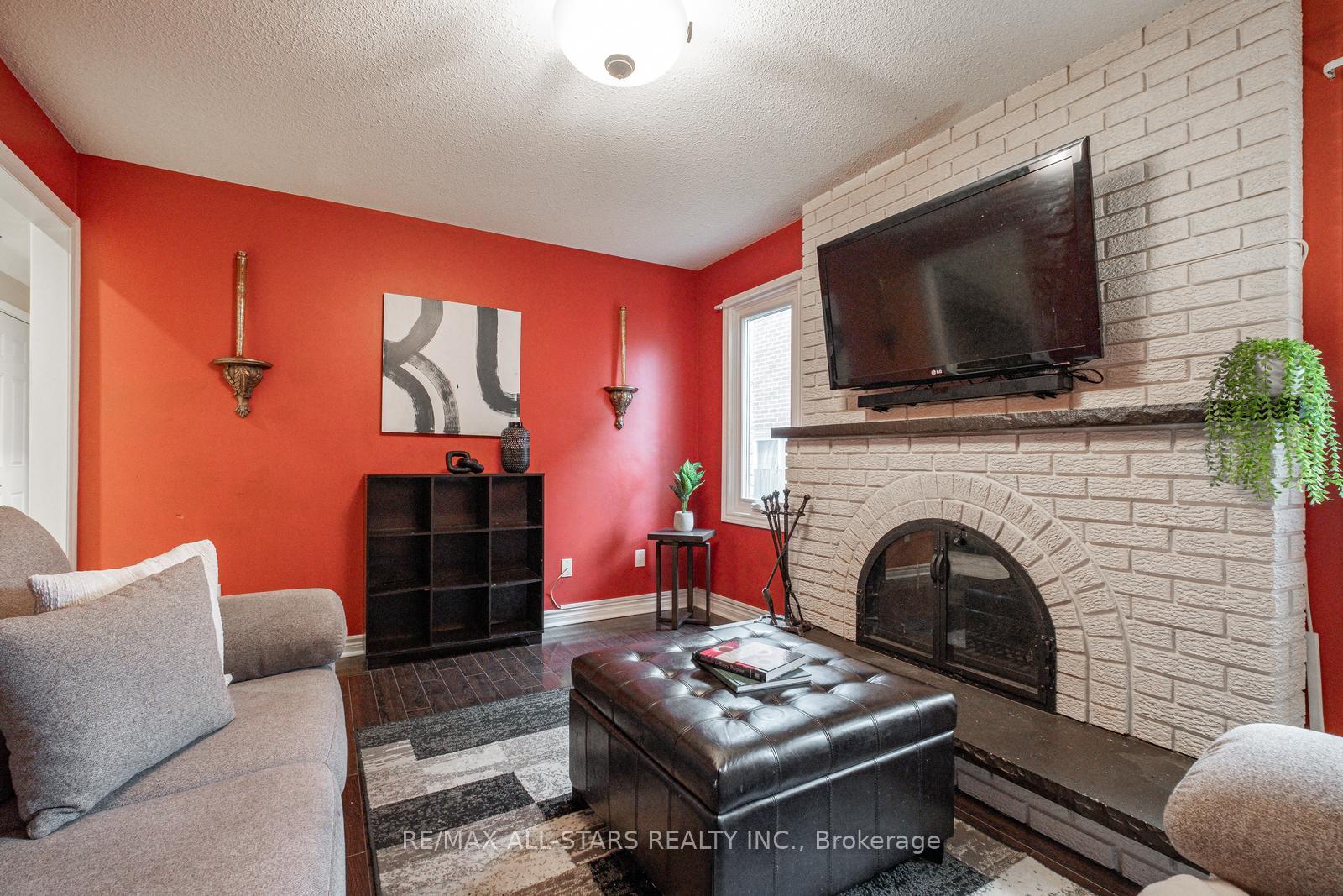 Photo 19 of 164 Major Buttons Drive, Markham, Sherwood-Amberglen — HOMEH