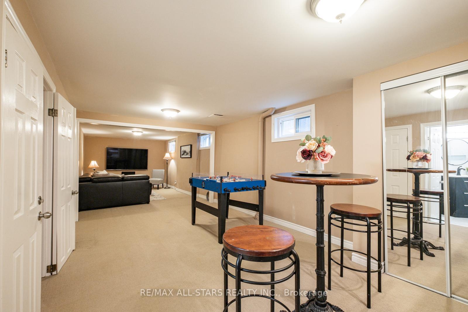 Photo 33 of 164 Major Buttons Drive, Markham, Sherwood-Amberglen — HOMEH