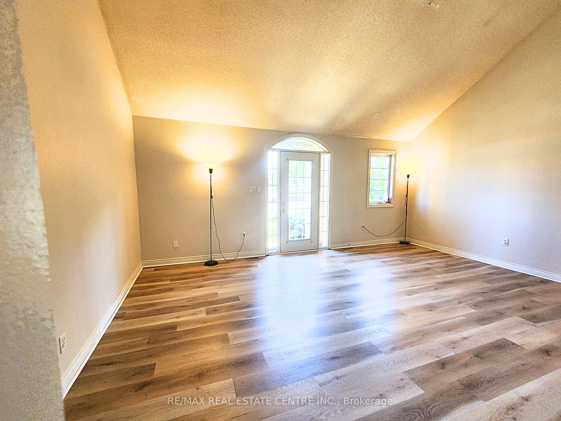 Photo 3 of 61 Dynasty Avenue, Hamilton, Stoney Creek — HOMEH