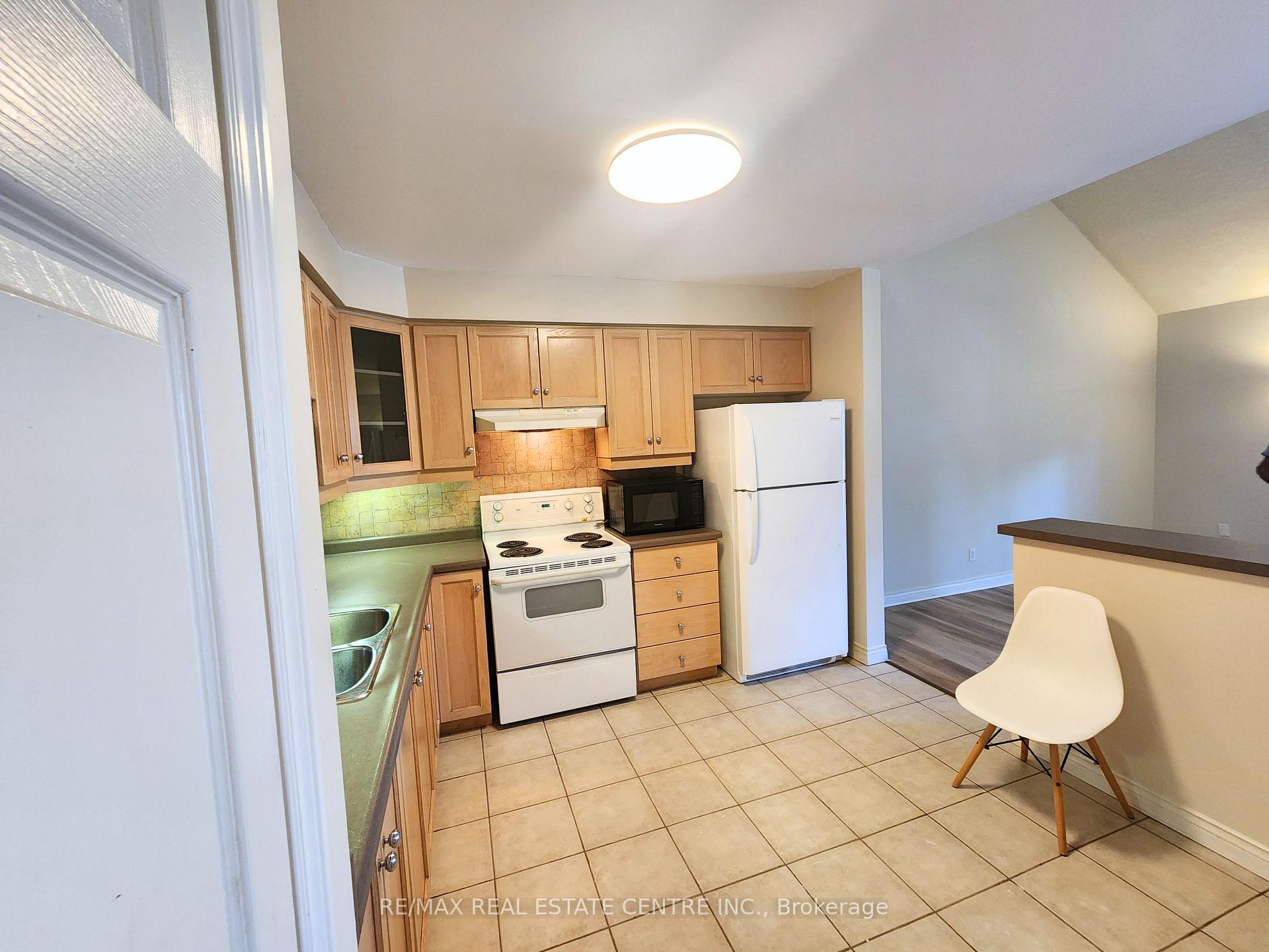 Photo 10 of 61 Dynasty Avenue, Hamilton, Stoney Creek — HOMEH