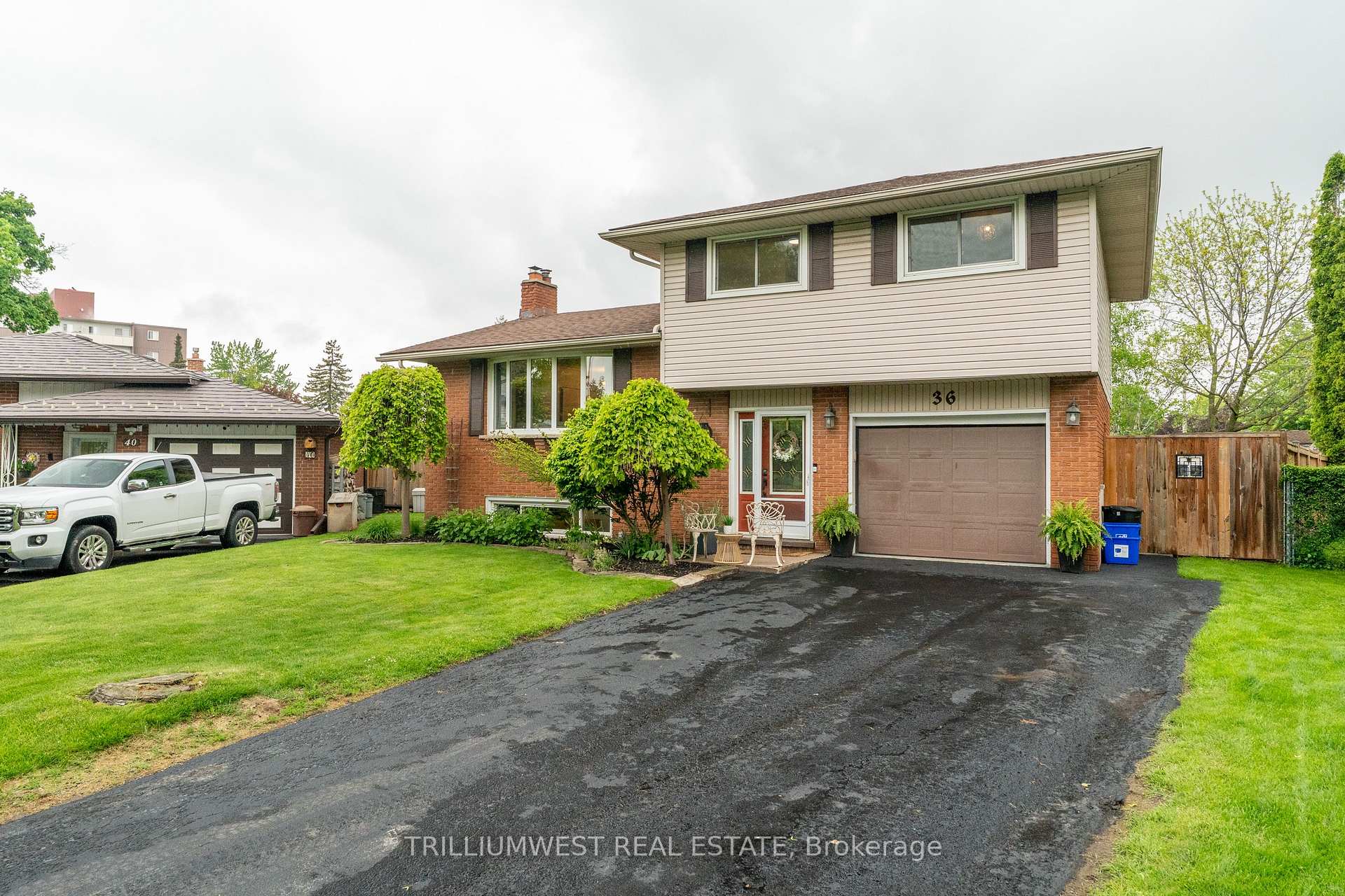 Photo 2 of 36 Blackfriars Place, Kitchener — HOMEH