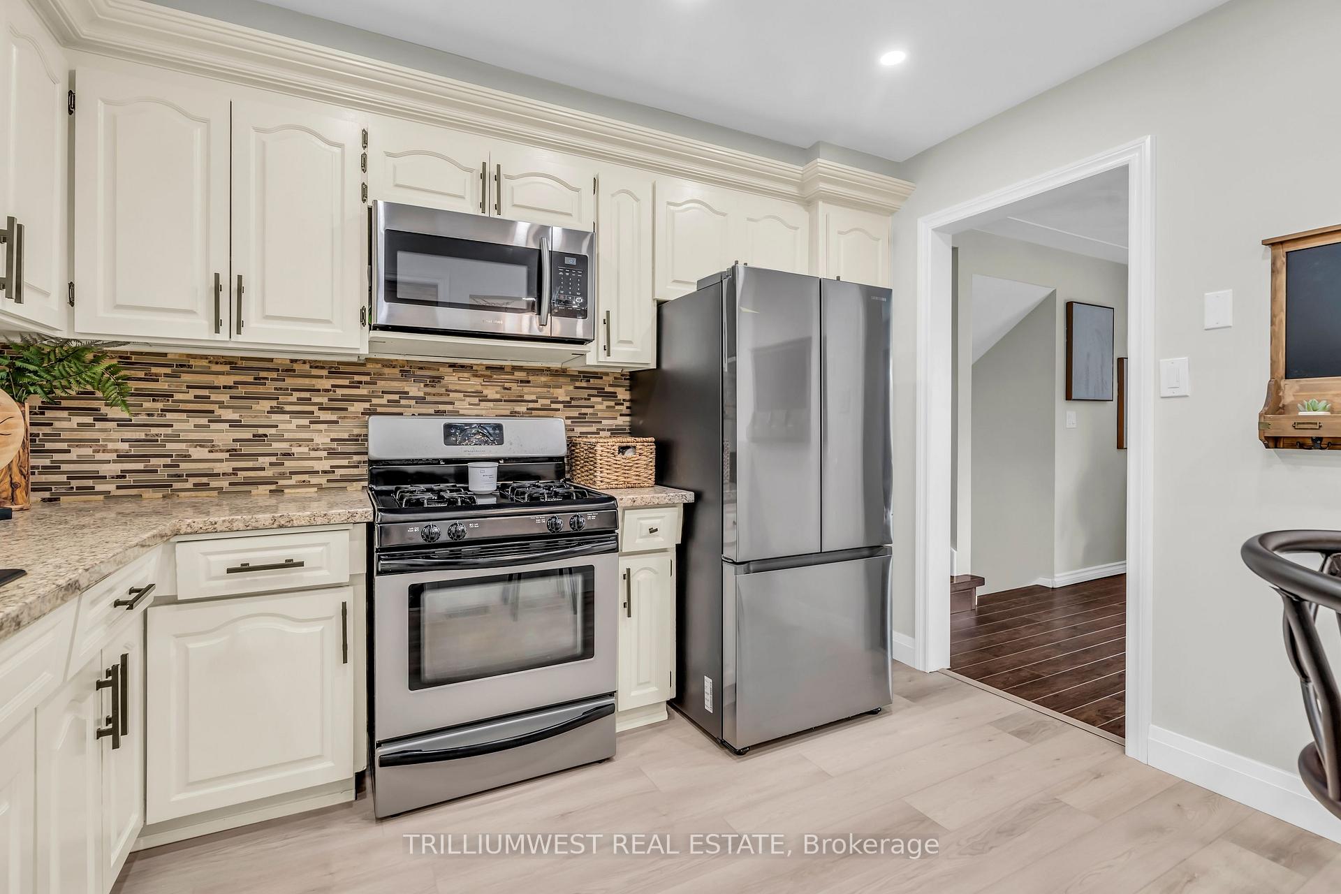 Photo 16 of 36 Blackfriars Place, Kitchener — HOMEH