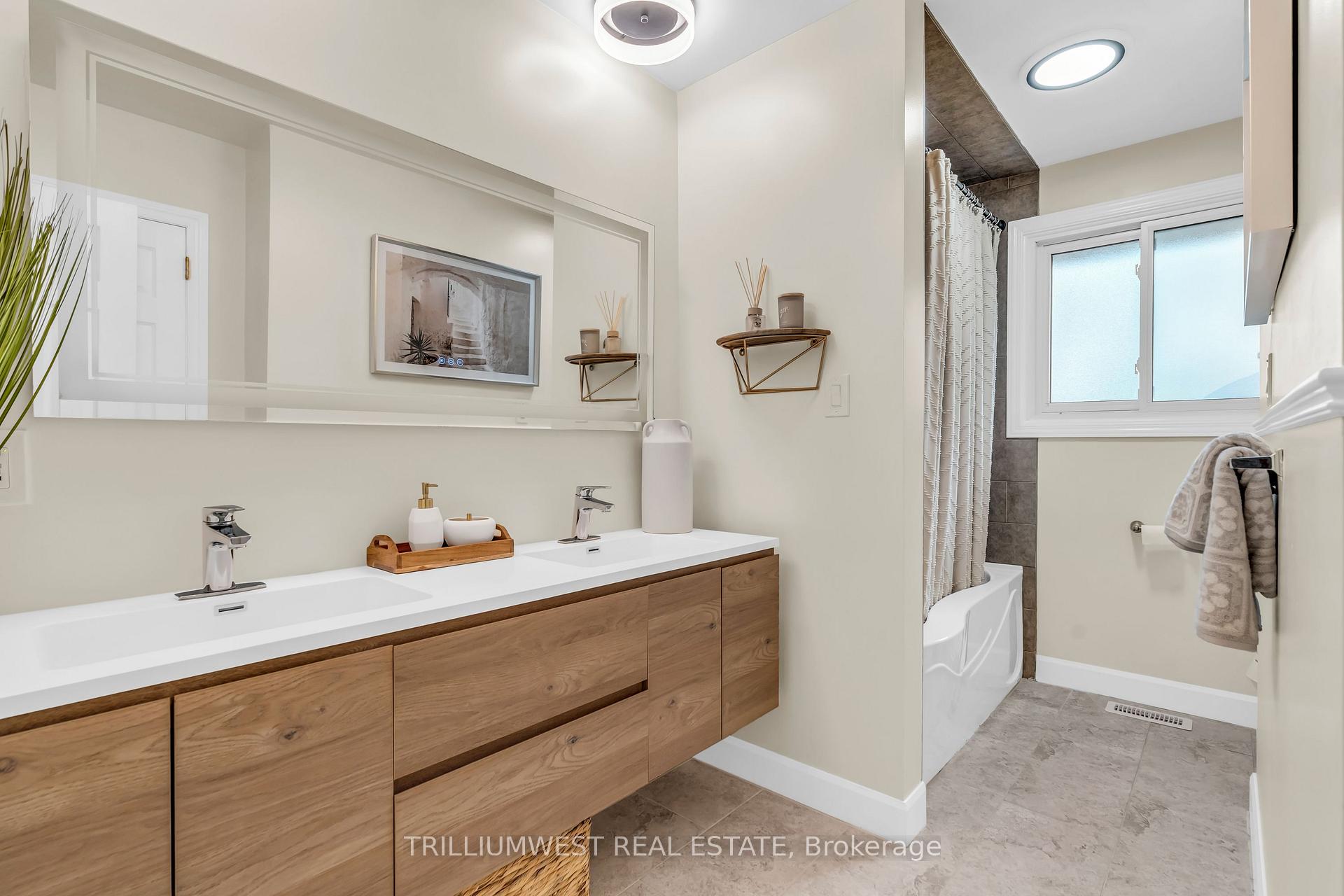 Photo 21 of 36 Blackfriars Place, Kitchener — HOMEH