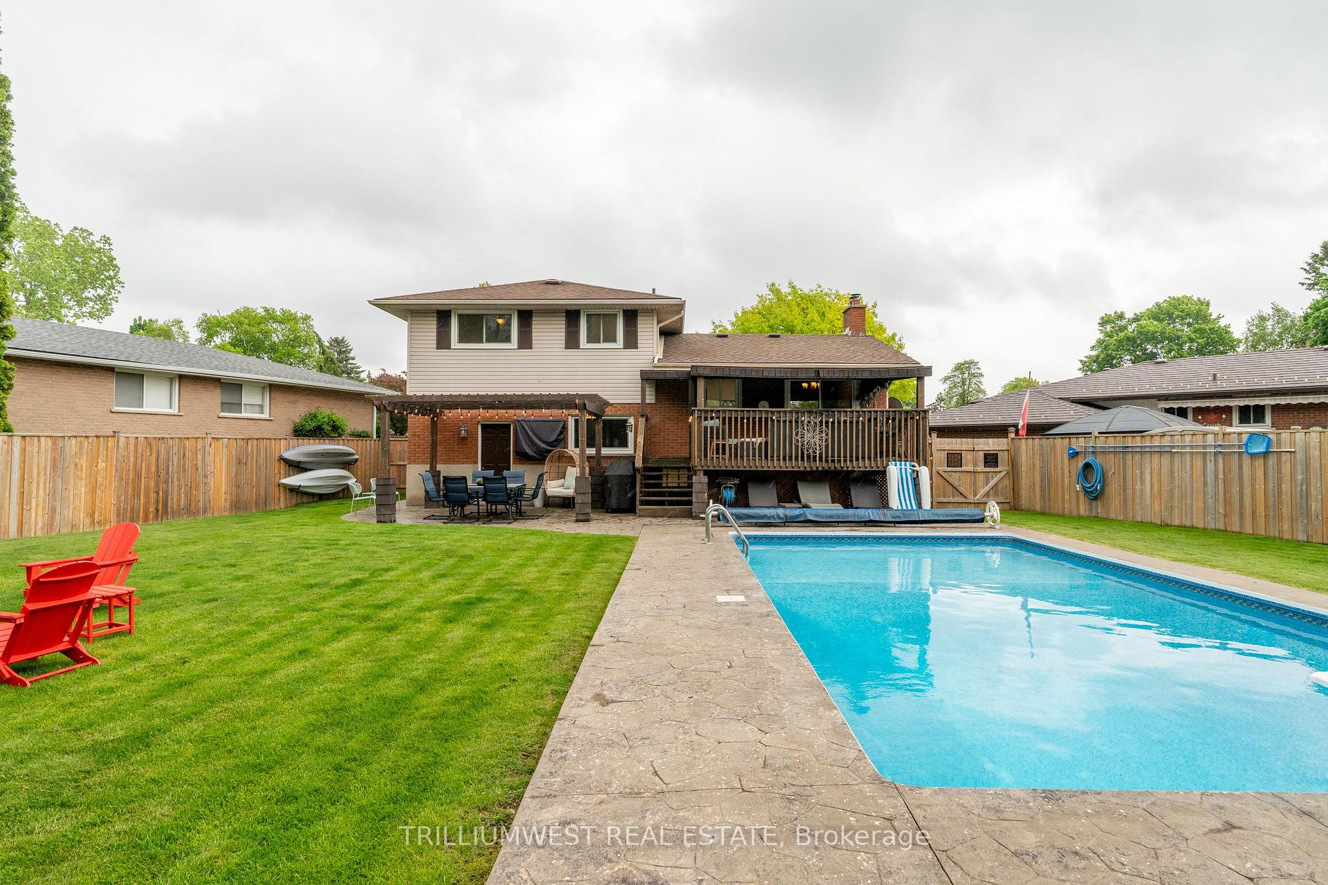 Photo 33 of 36 Blackfriars Place, Kitchener — HOMEH