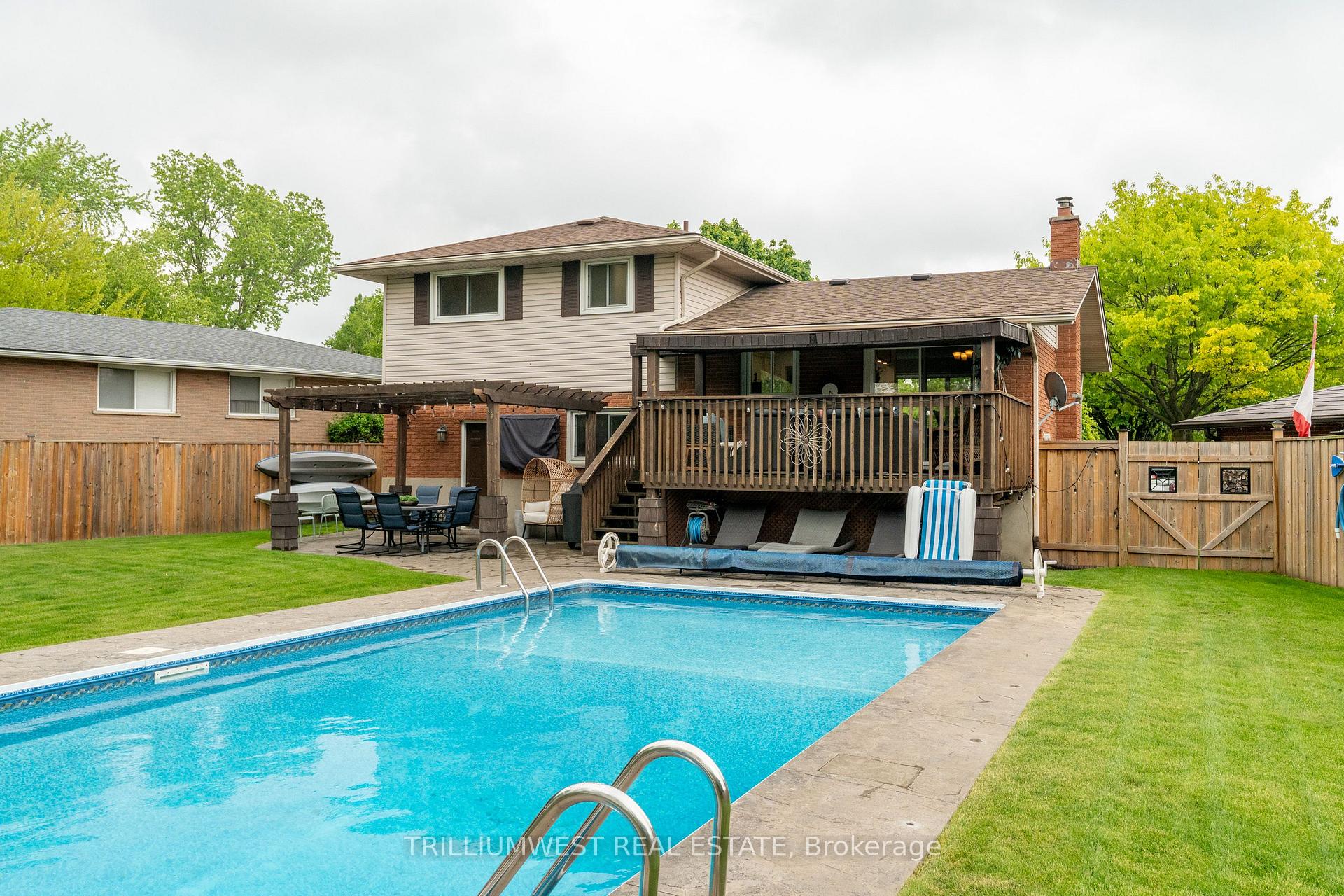 Photo 34 of 36 Blackfriars Place, Kitchener — HOMEH