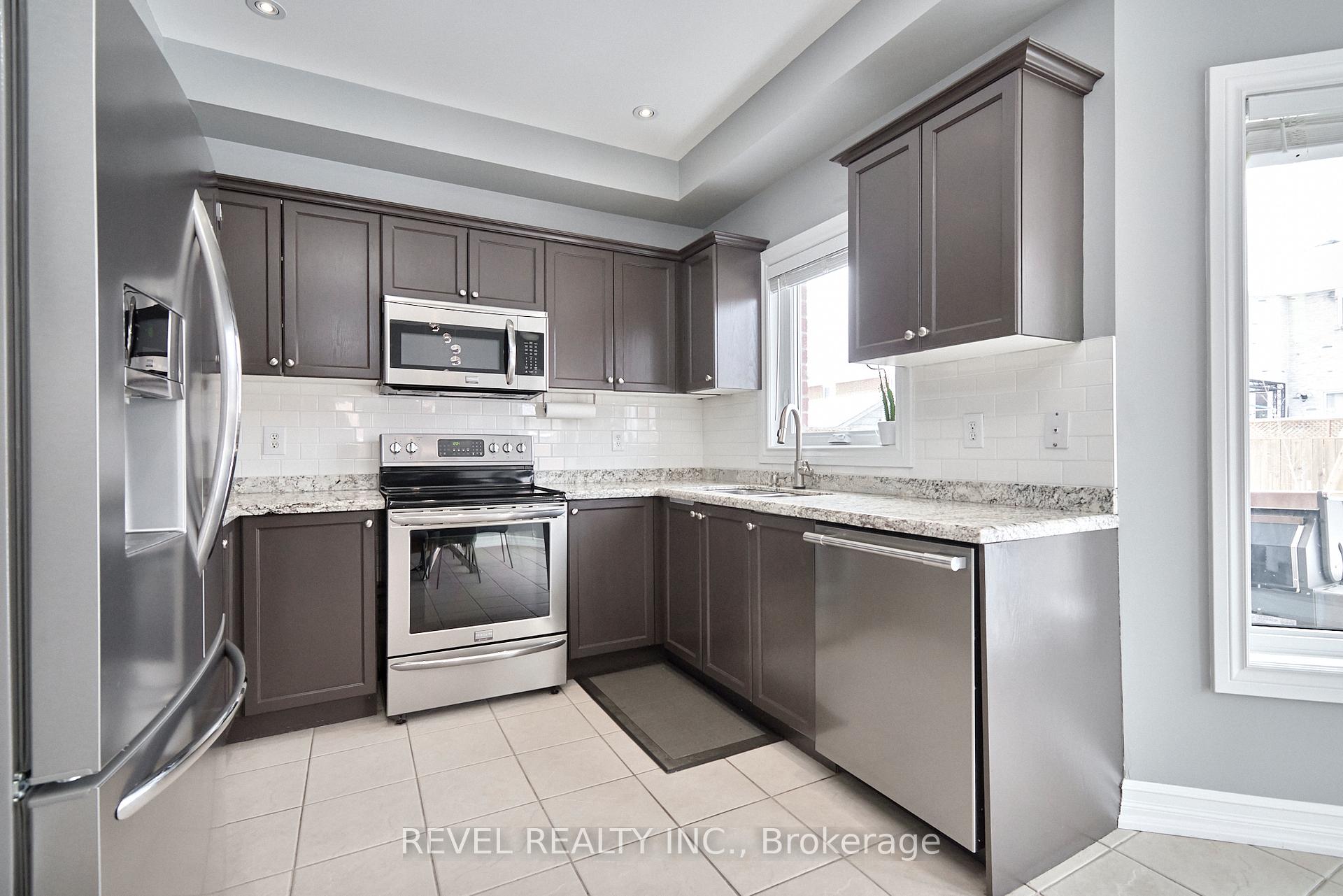 Photo 11 of 1979 Romina Court, Innisfil, Alcona — HOMEH