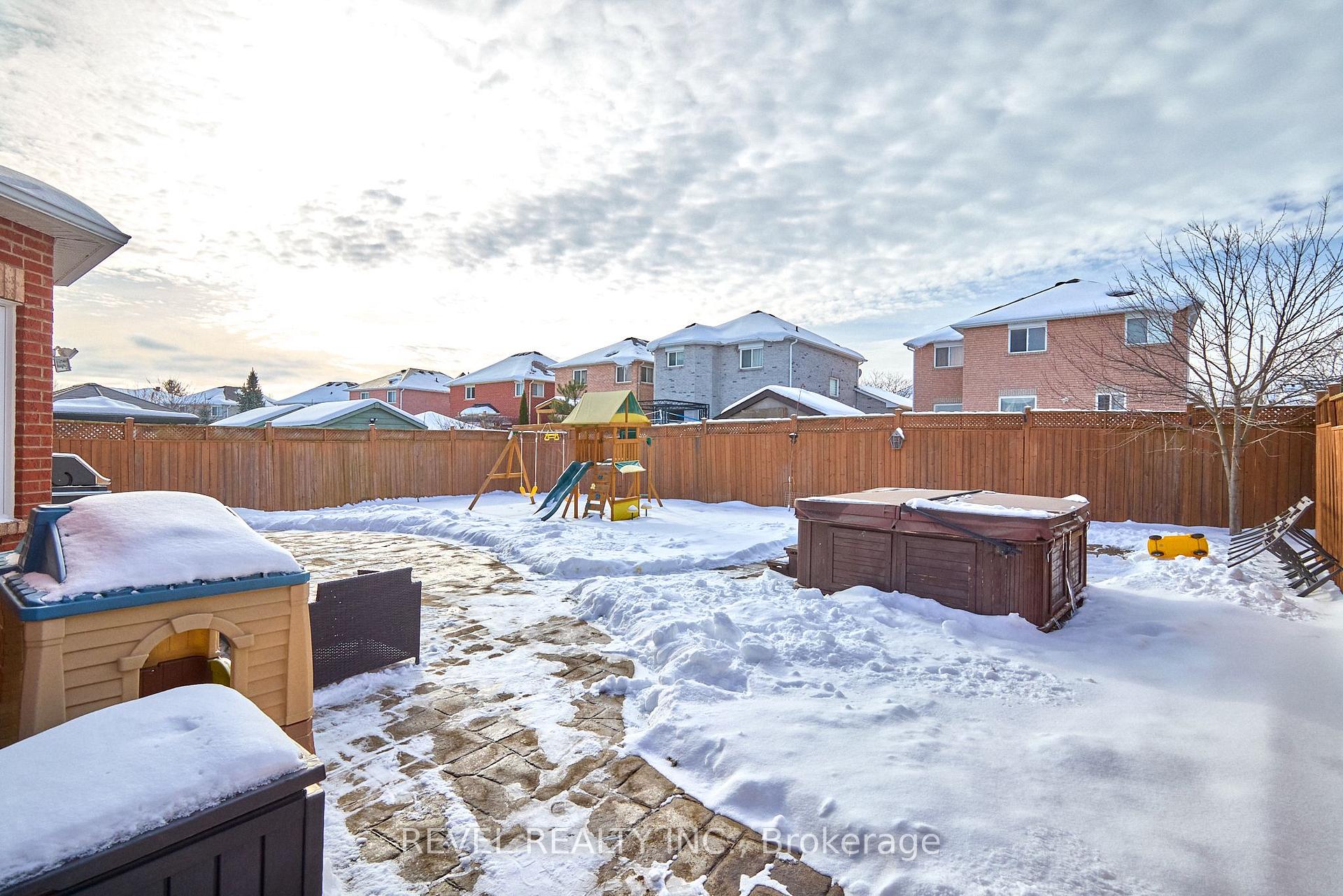 Photo 29 of 1979 Romina Court, Innisfil, Alcona — HOMEH