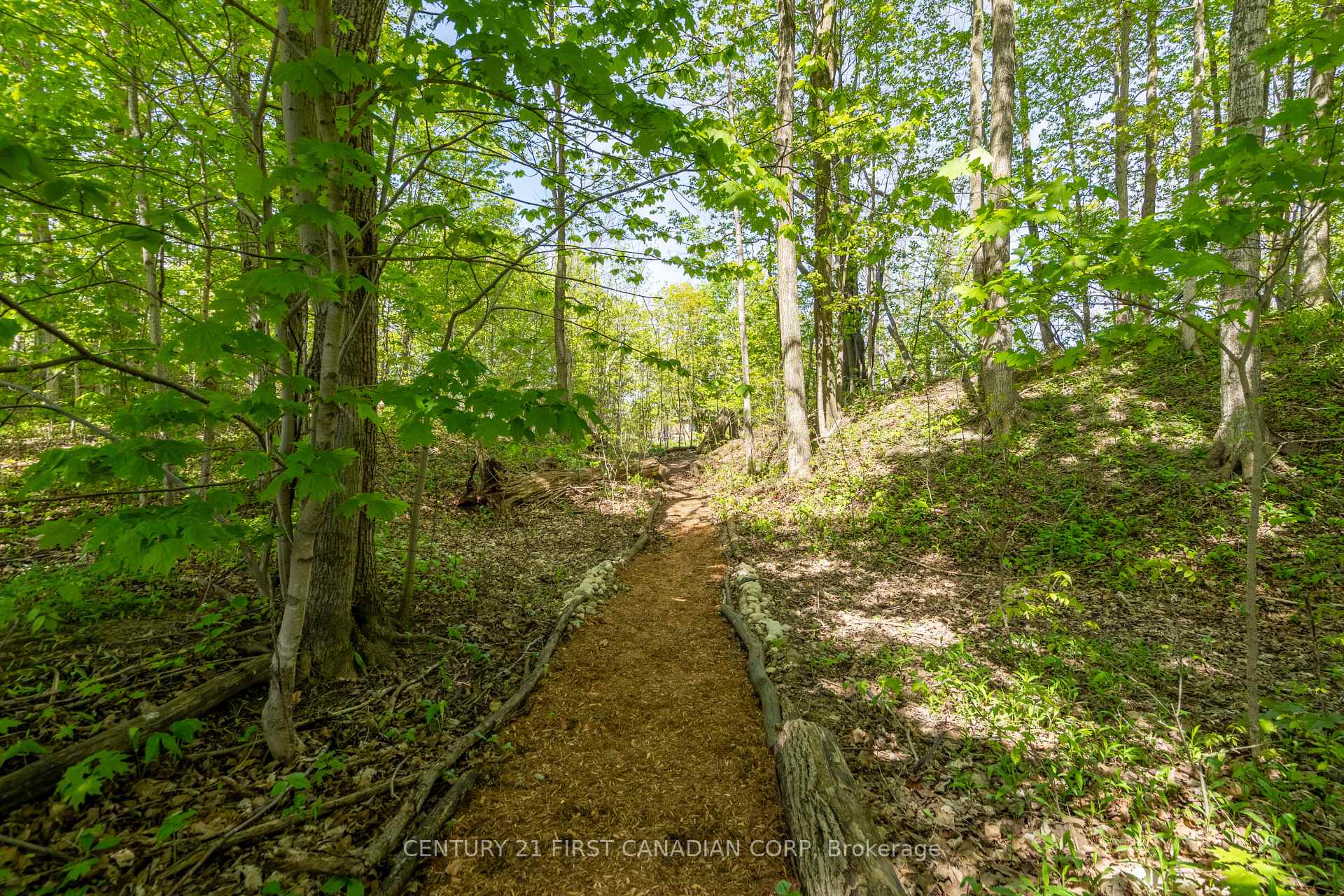 Photo 36 of 302 Songbird Lane, Middlesex Centre, Ilderton — HOMEH
