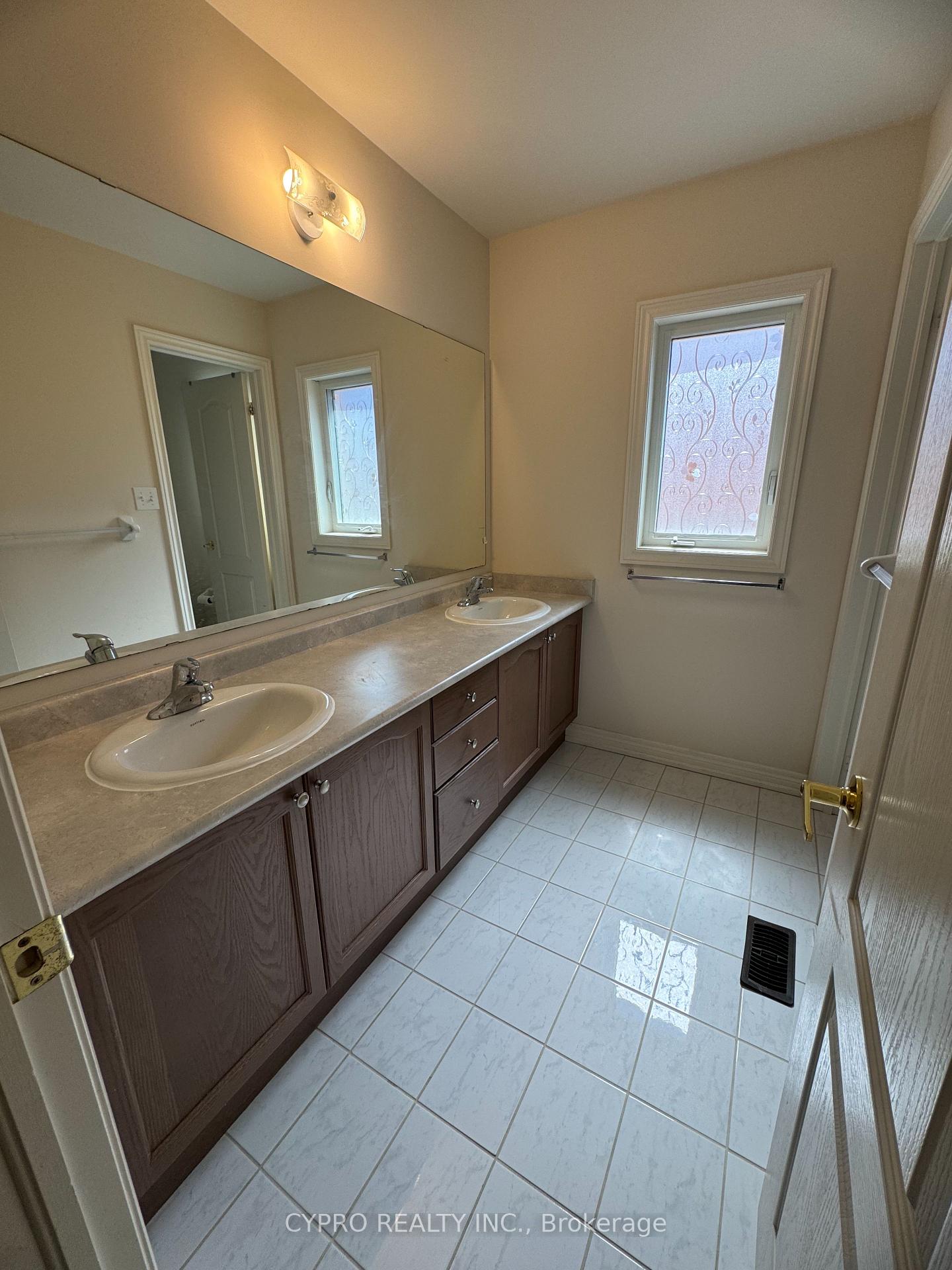 Photo 10 of 384 Wilfred Murison Avenue, Markham, Berczy — HOMEH