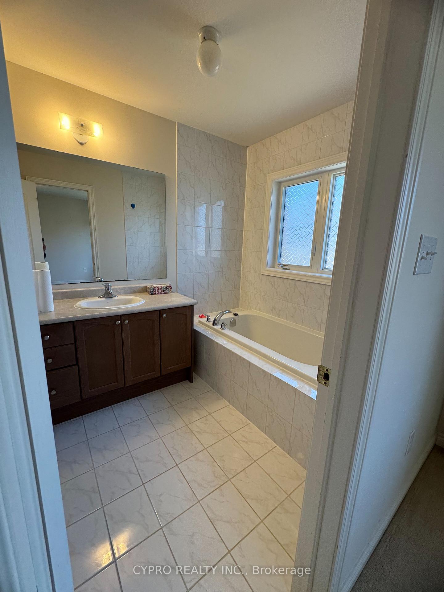 Photo 13 of 384 Wilfred Murison Avenue, Markham, Berczy — HOMEH