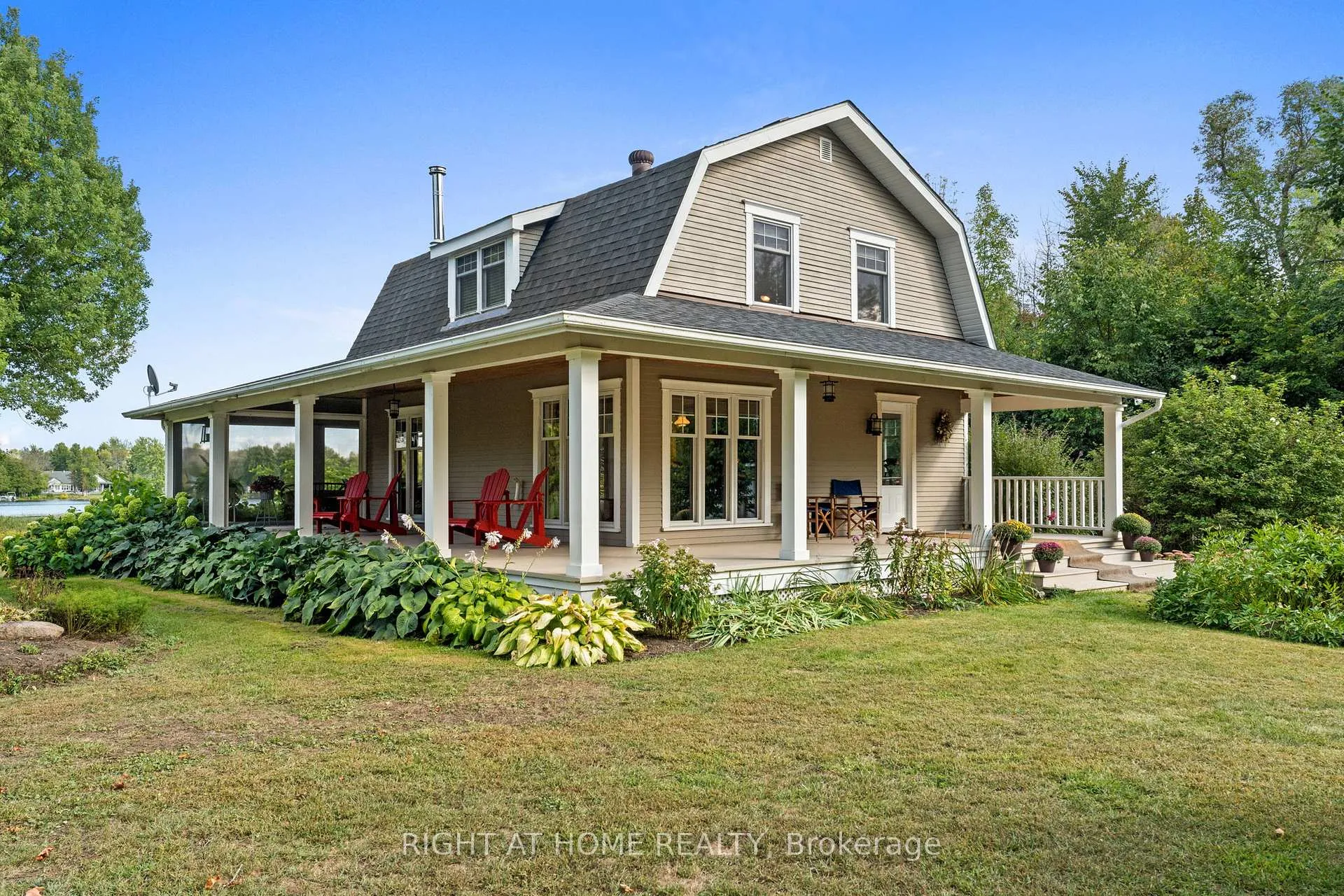 Front of 689 Rideau River Road