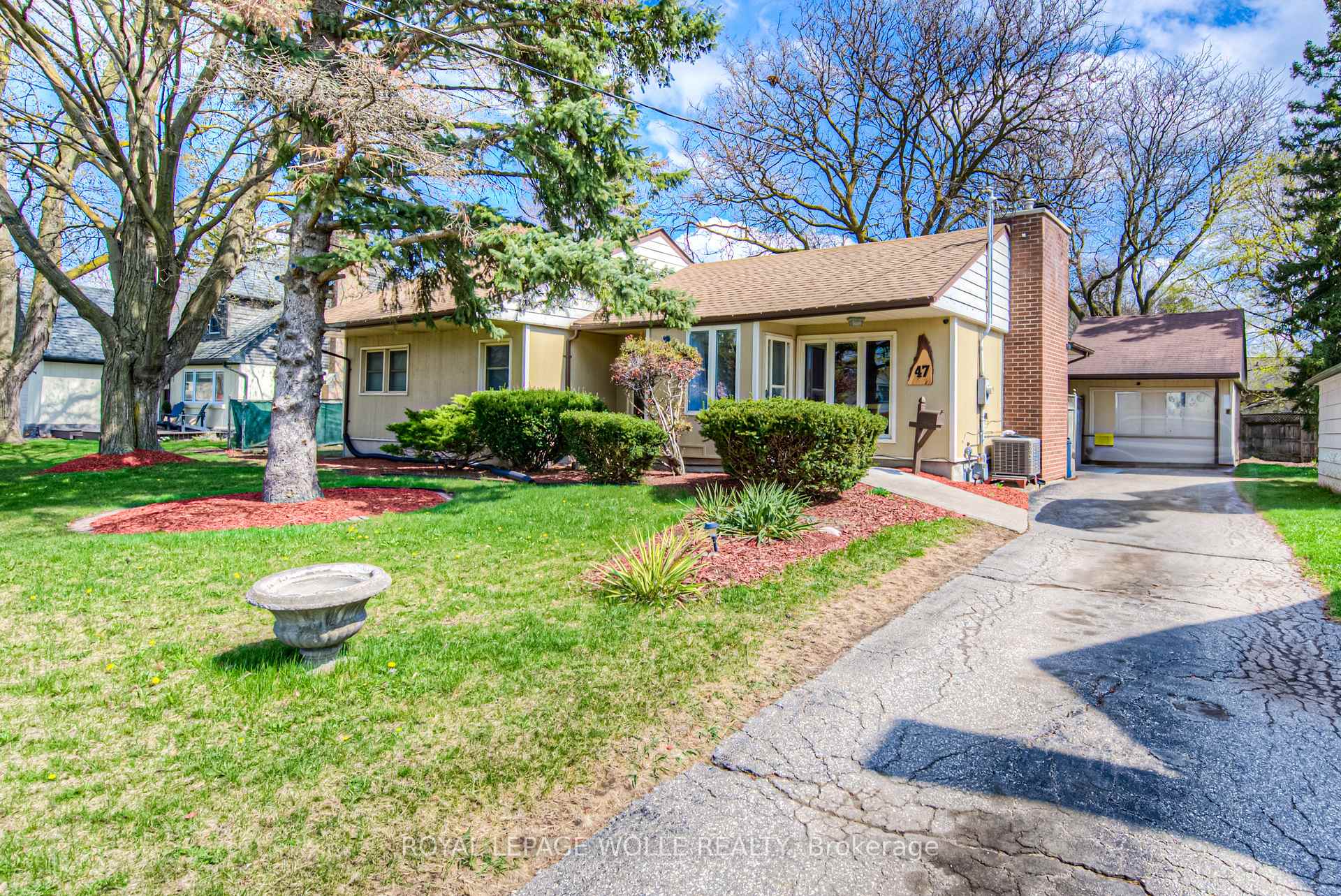 Photo 1 of 47 Belleview Avenue, Kitchener — HOMEH
