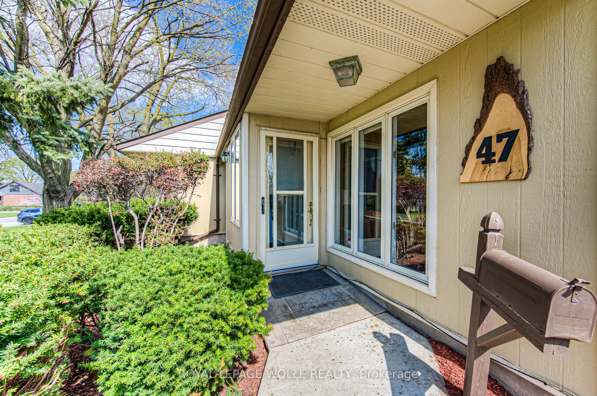 Photo 3 of 47 Belleview Avenue, Kitchener — HOMEH