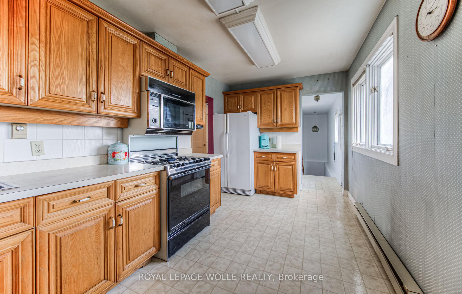 Photo 11 of 47 Belleview Avenue, Kitchener — HOMEH